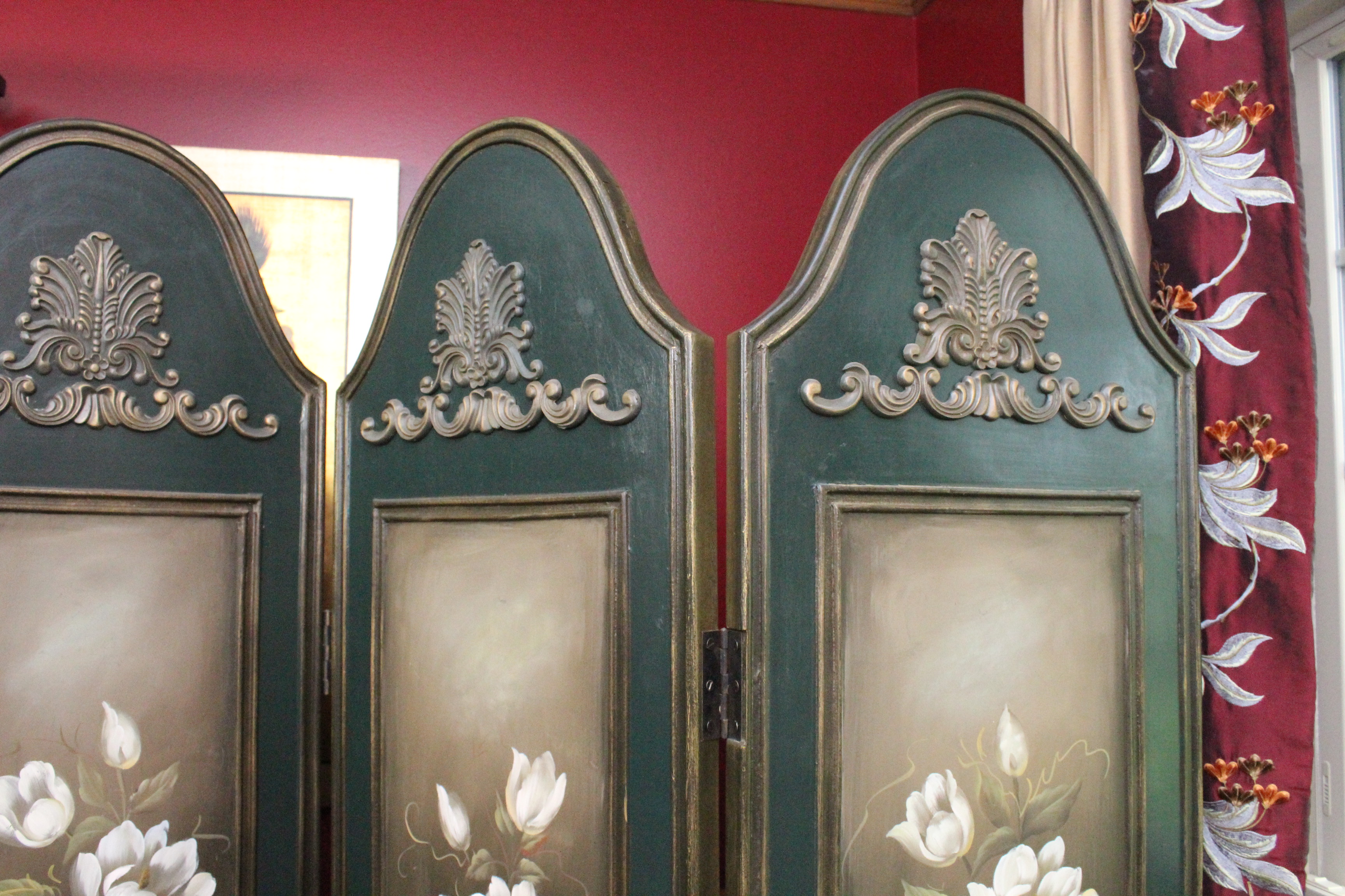 Floral Motif Wooden Screen