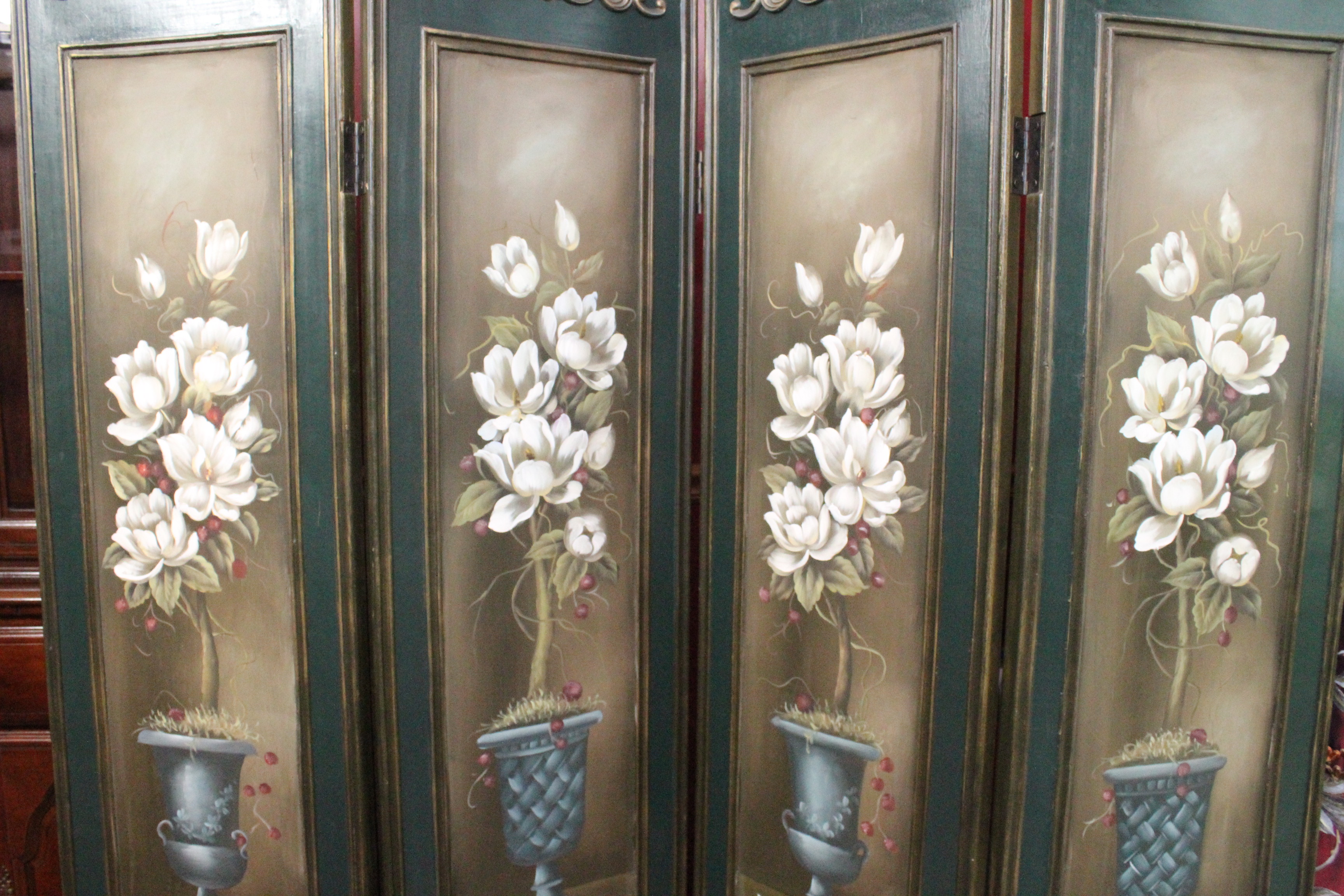 Floral Motif Wooden Screen