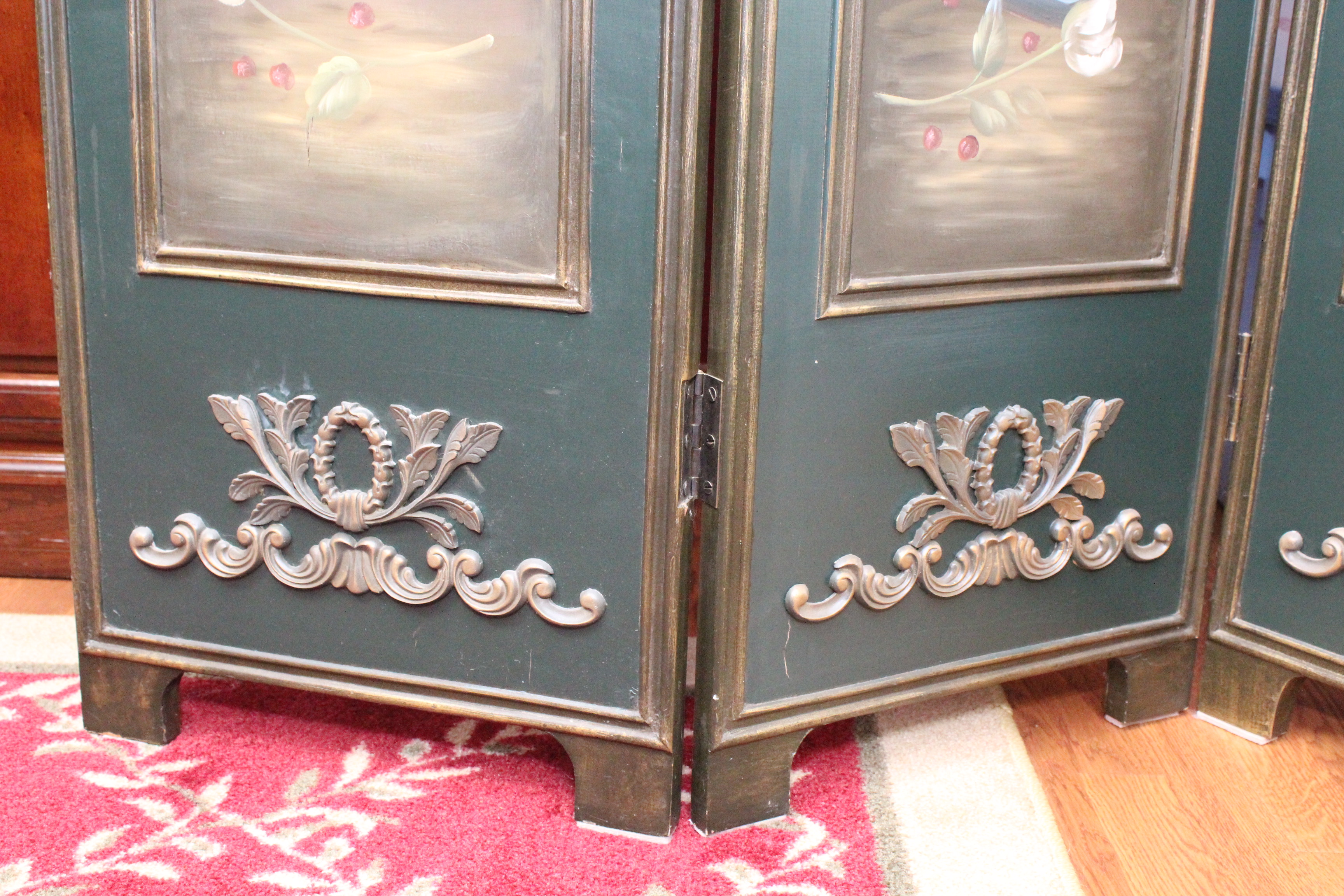 Floral Motif Wooden Screen