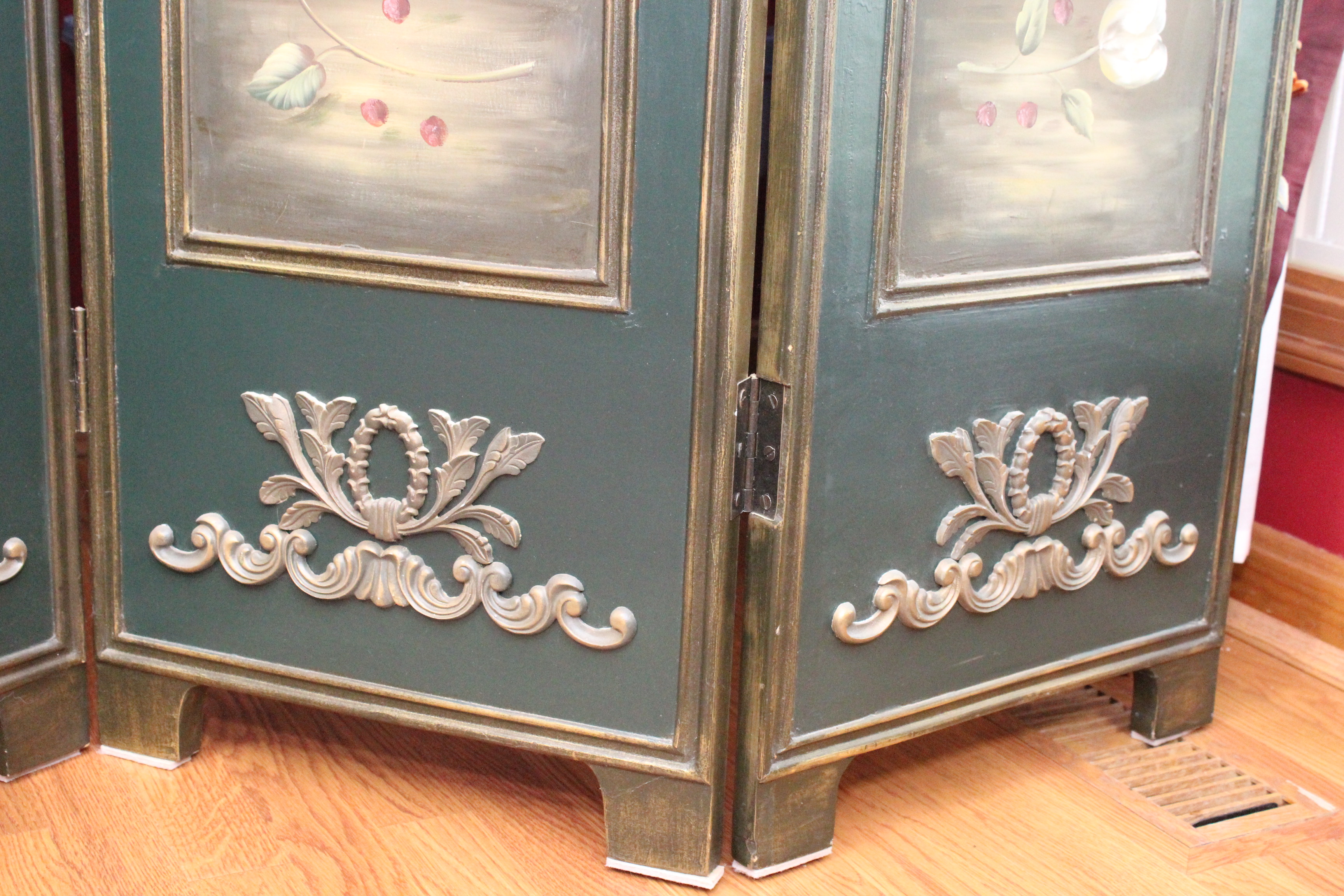 Floral Motif Wooden Screen