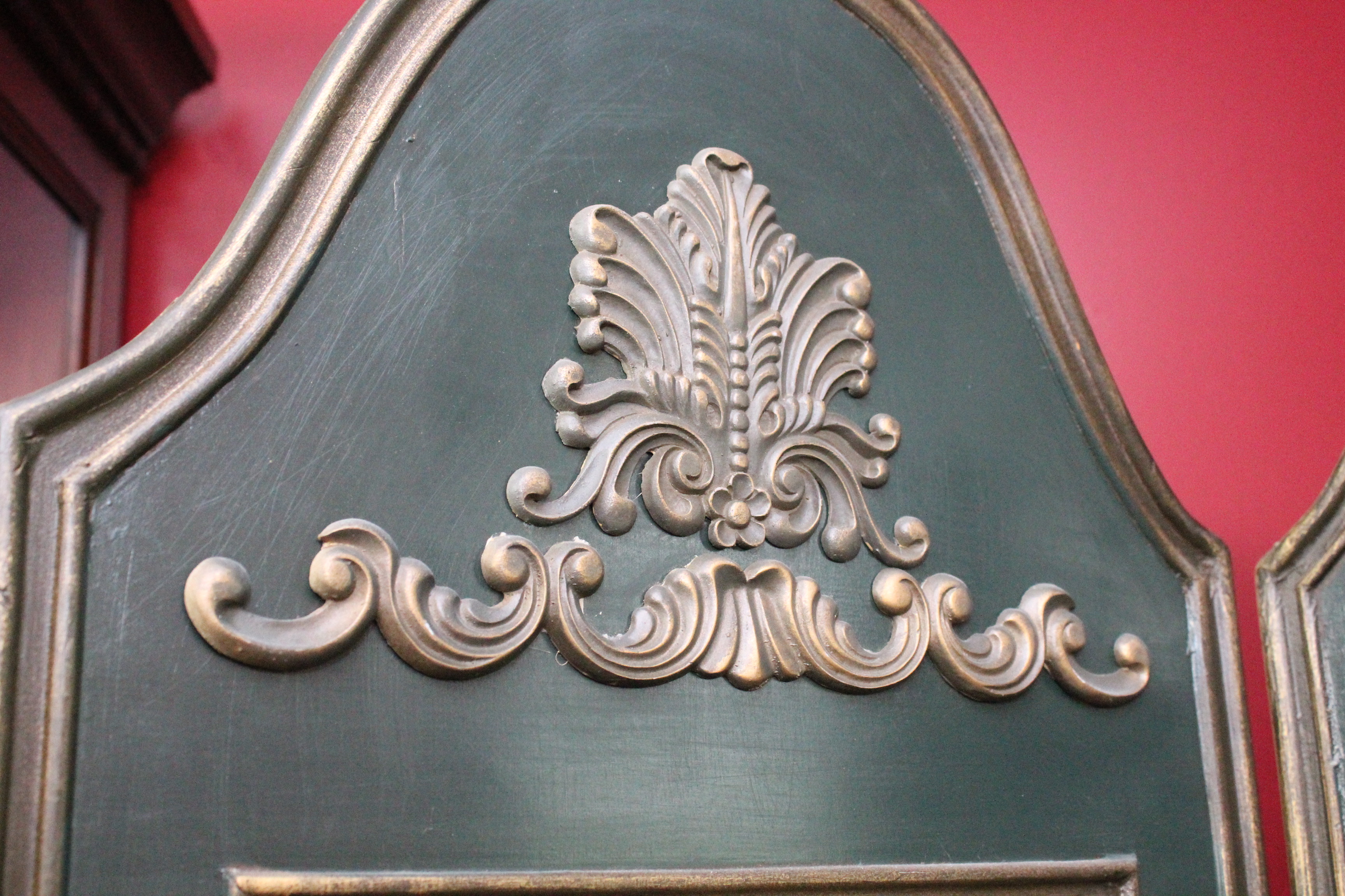 Floral Motif Wooden Screen