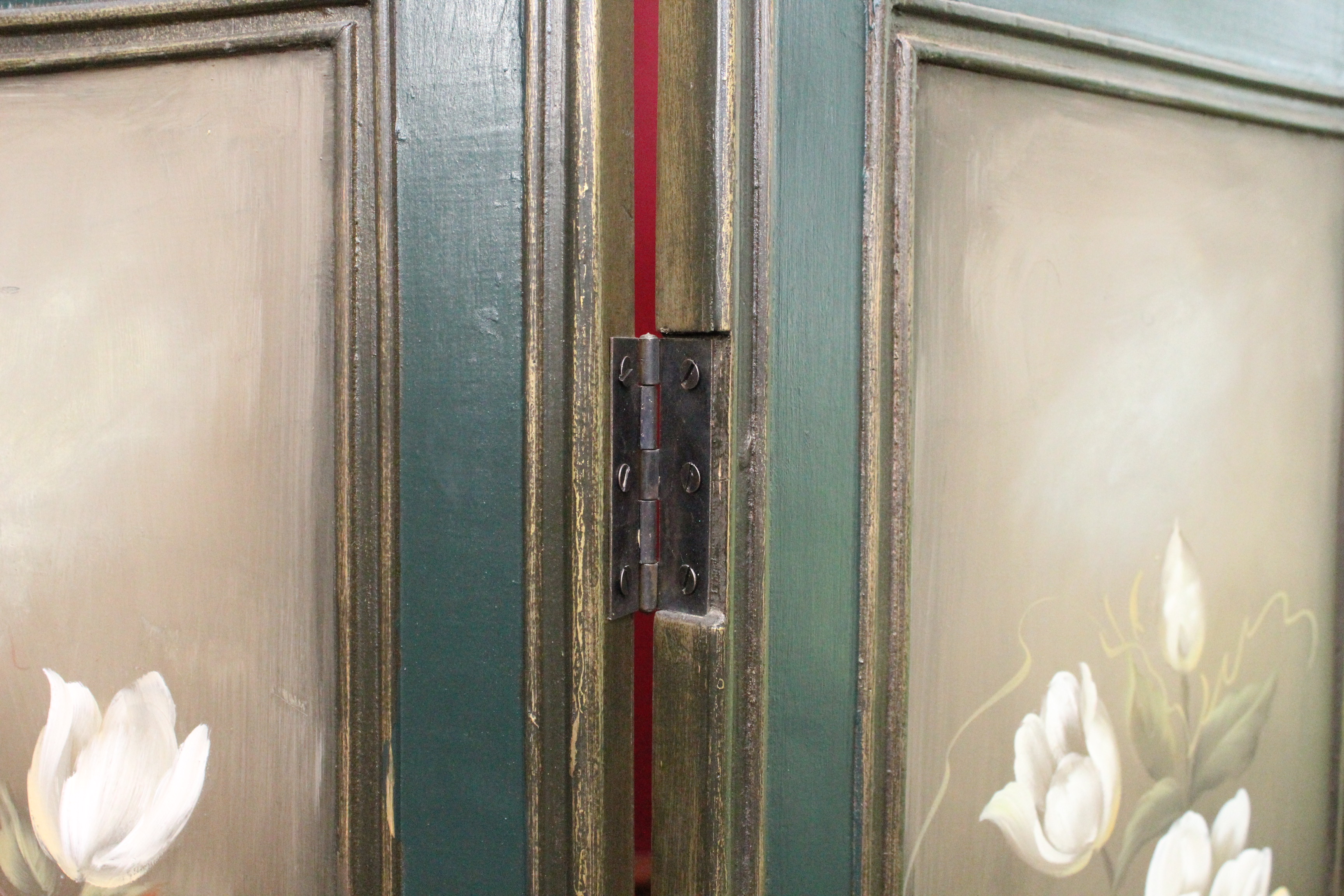 Floral Motif Wooden Screen