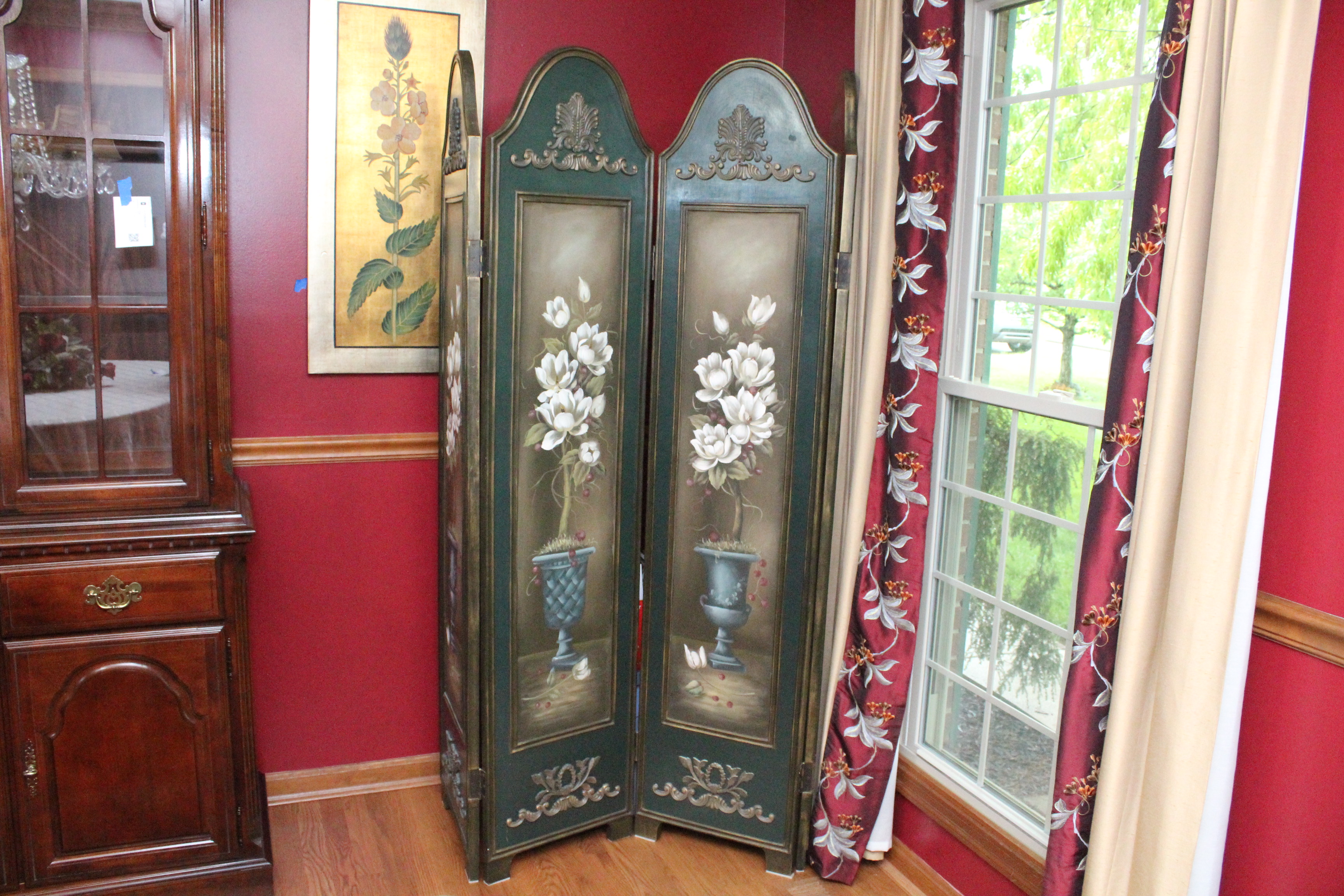 Floral Motif Wooden Screen