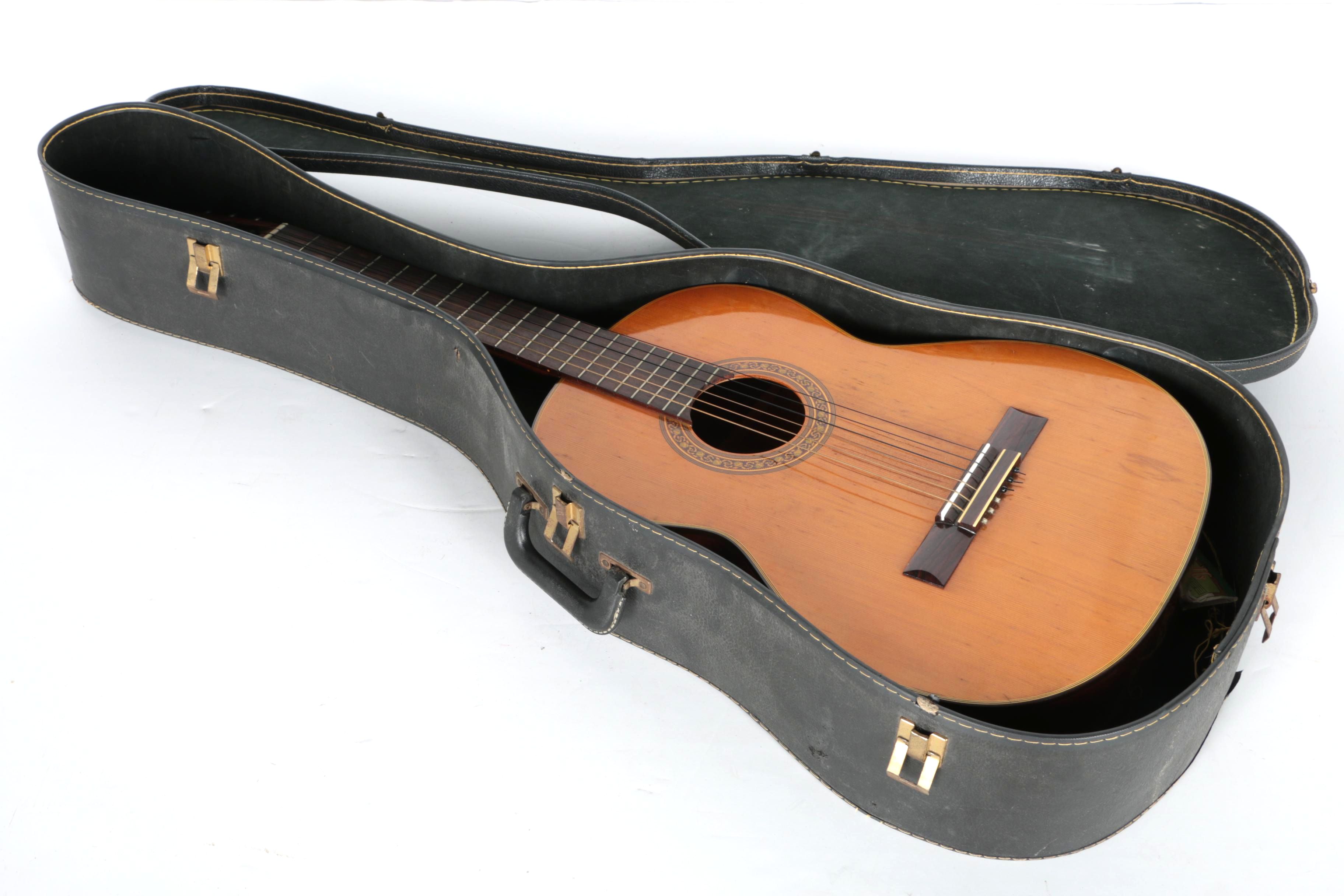 Aria Concert Classical Style Guitar and Case