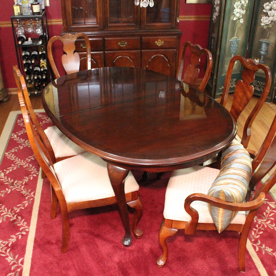 Queen Anne Style Extendable Dining Table and Chairs by Broyhill