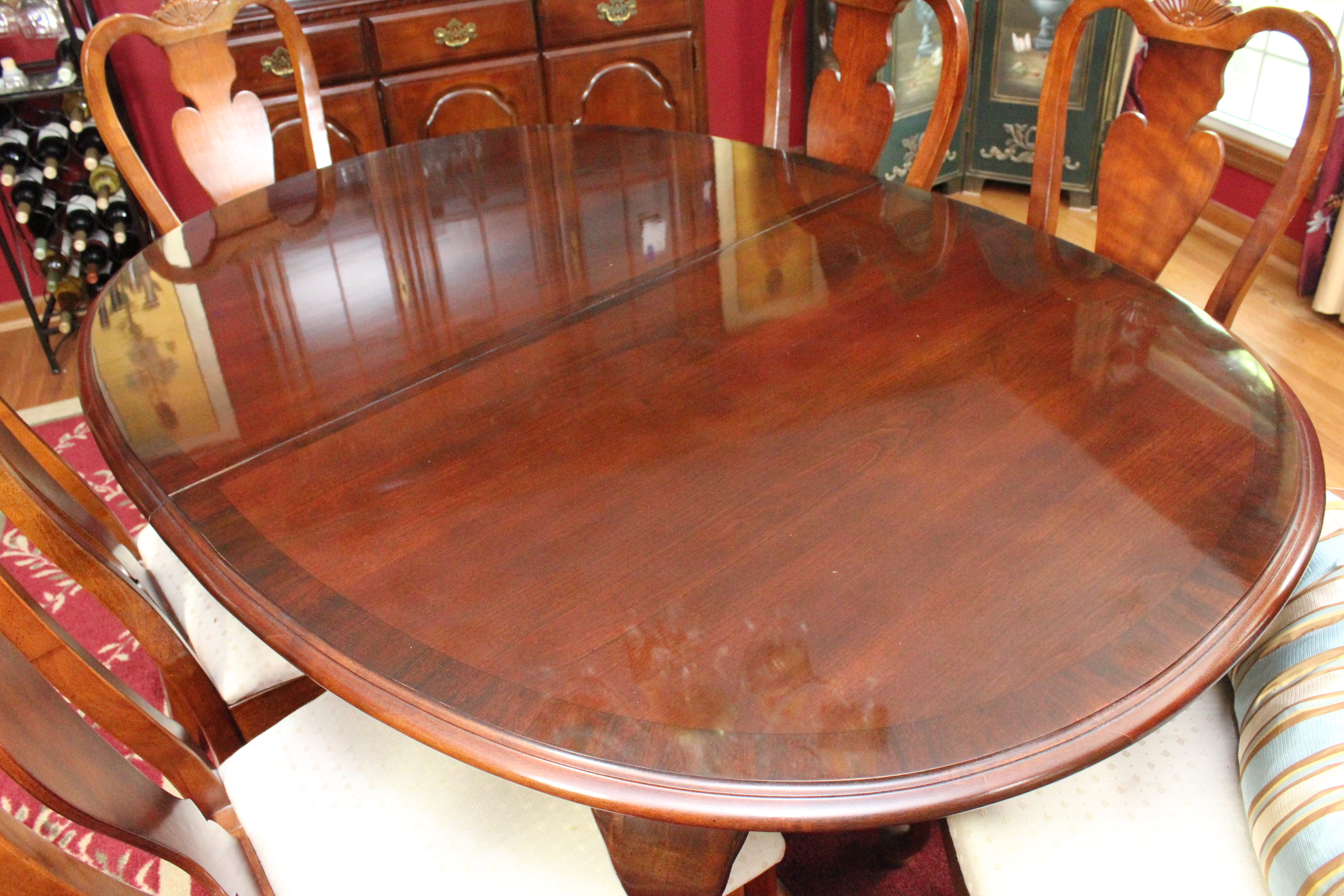 Queen Anne Style Extendable Dining Table and Chairs by Broyhill