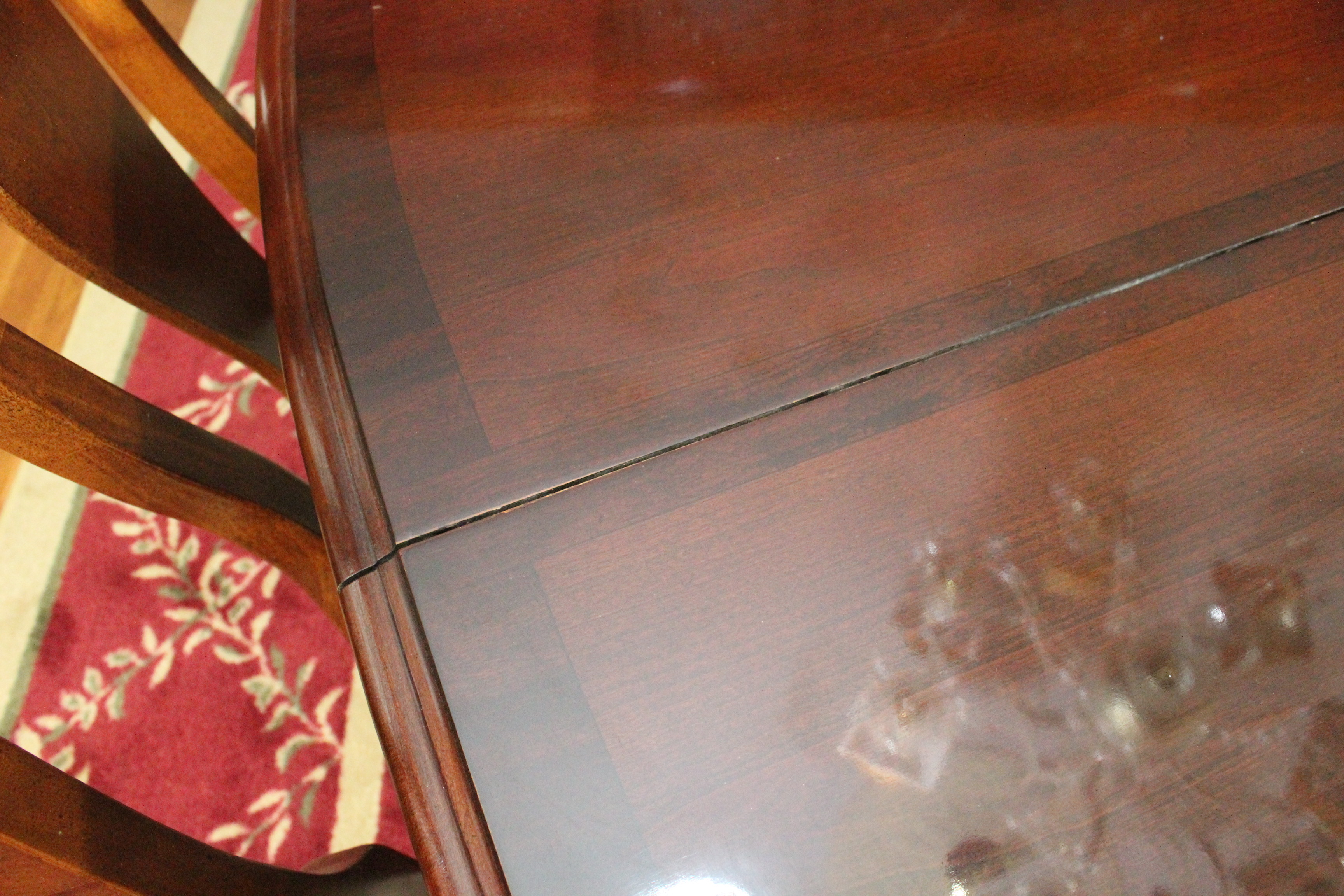 Queen Anne Style Extendable Dining Table and Chairs by Broyhill