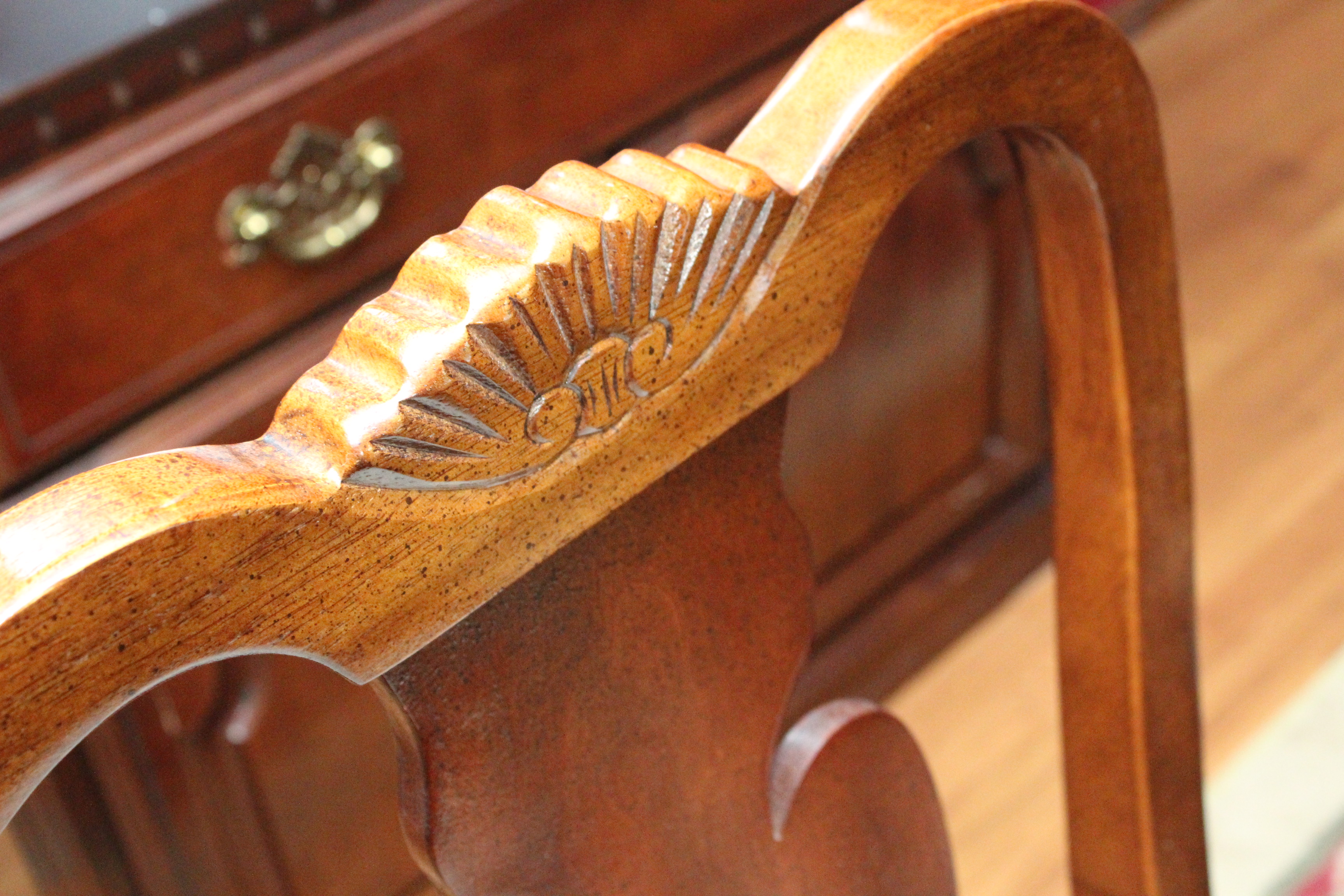 Queen Anne Style Extendable Dining Table and Chairs by Broyhill