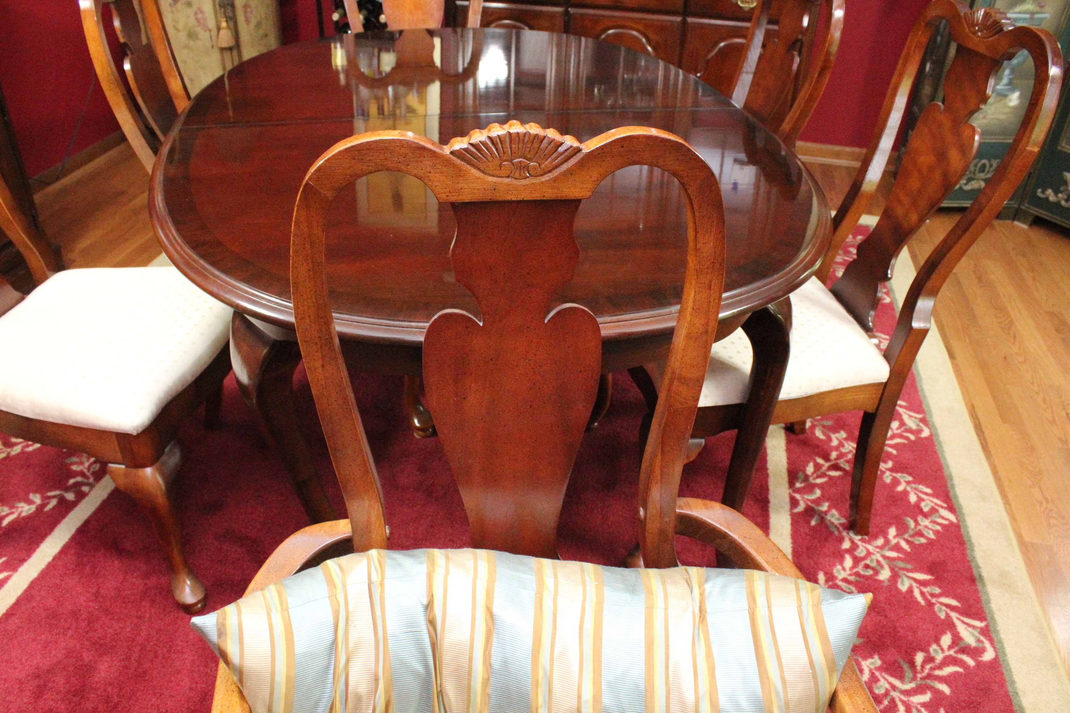 Queen Anne Style Extendable Dining Table and Chairs by Broyhill