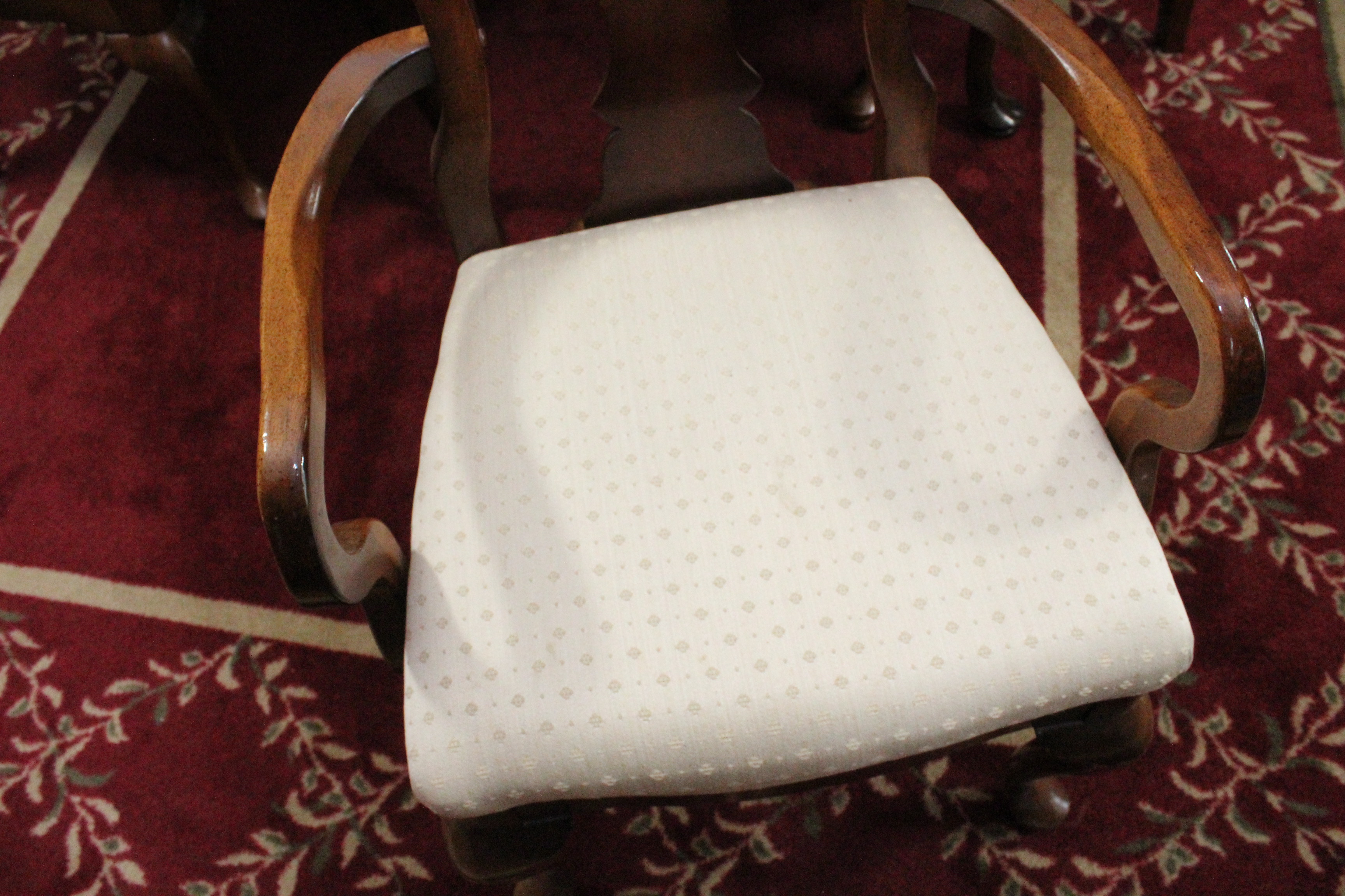 Queen Anne Style Extendable Dining Table and Chairs by Broyhill