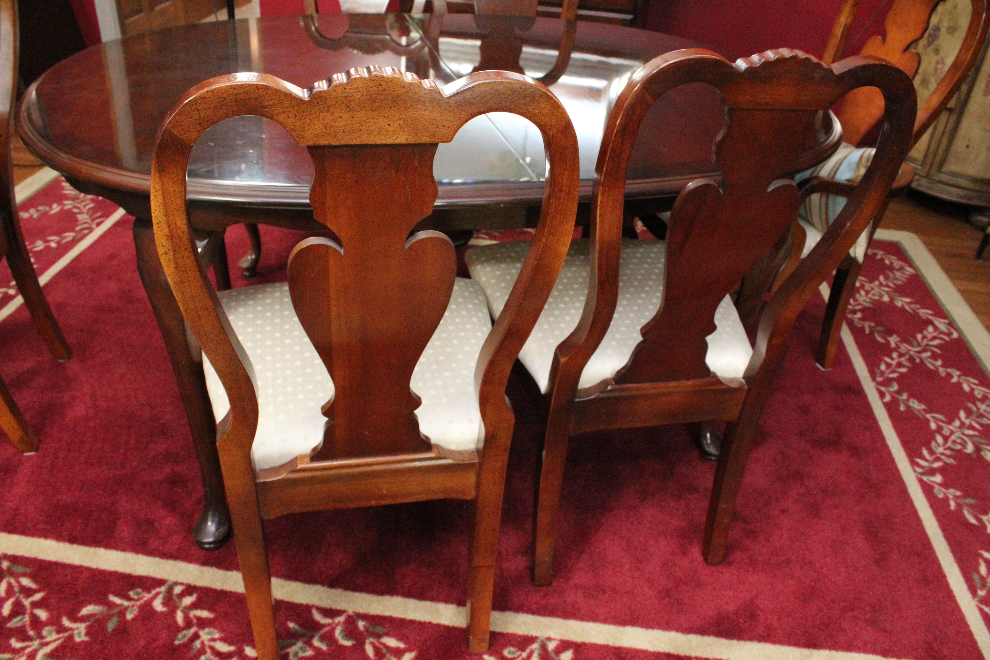 Queen Anne Style Extendable Dining Table and Chairs by Broyhill