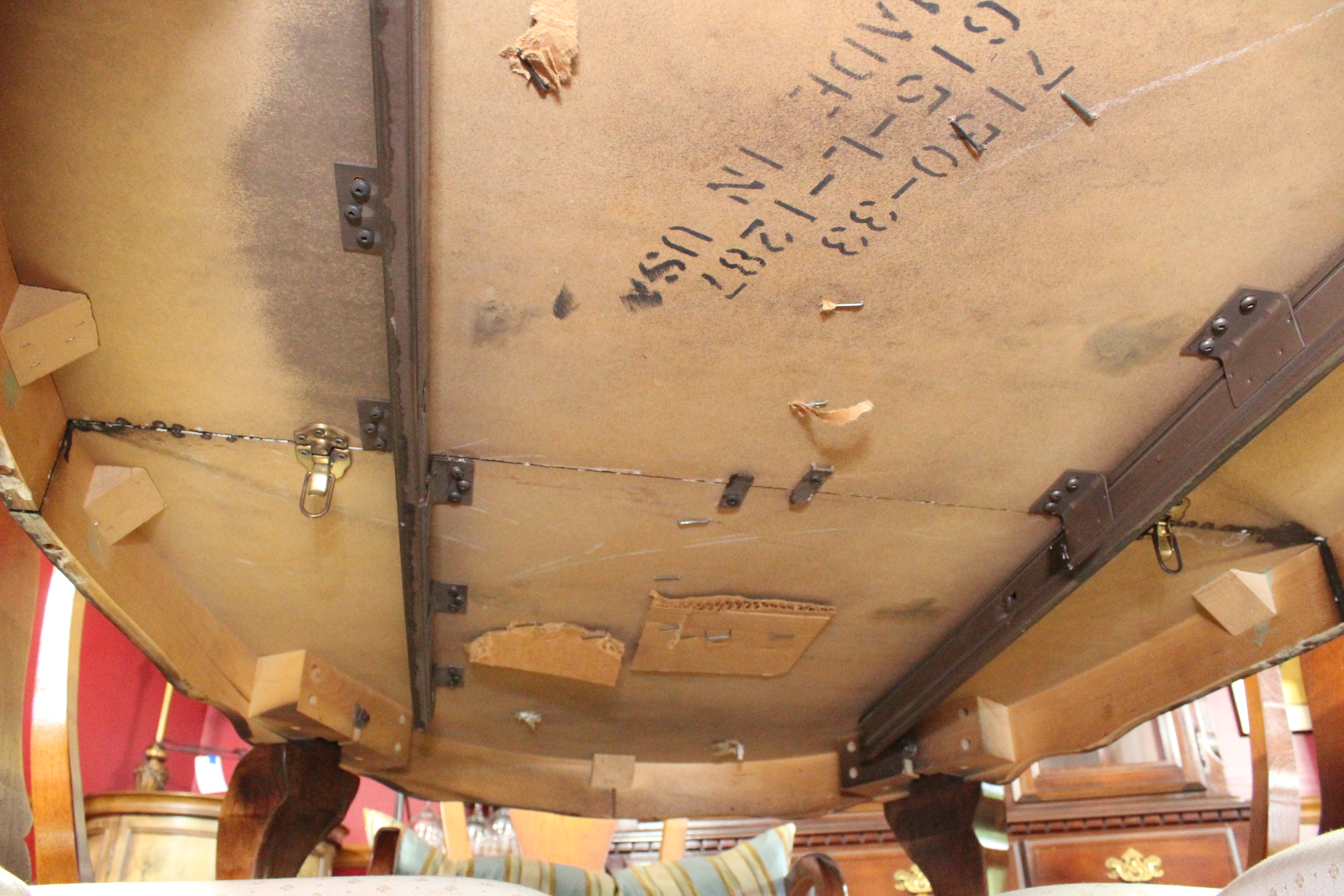 Queen Anne Style Extendable Dining Table and Chairs by Broyhill