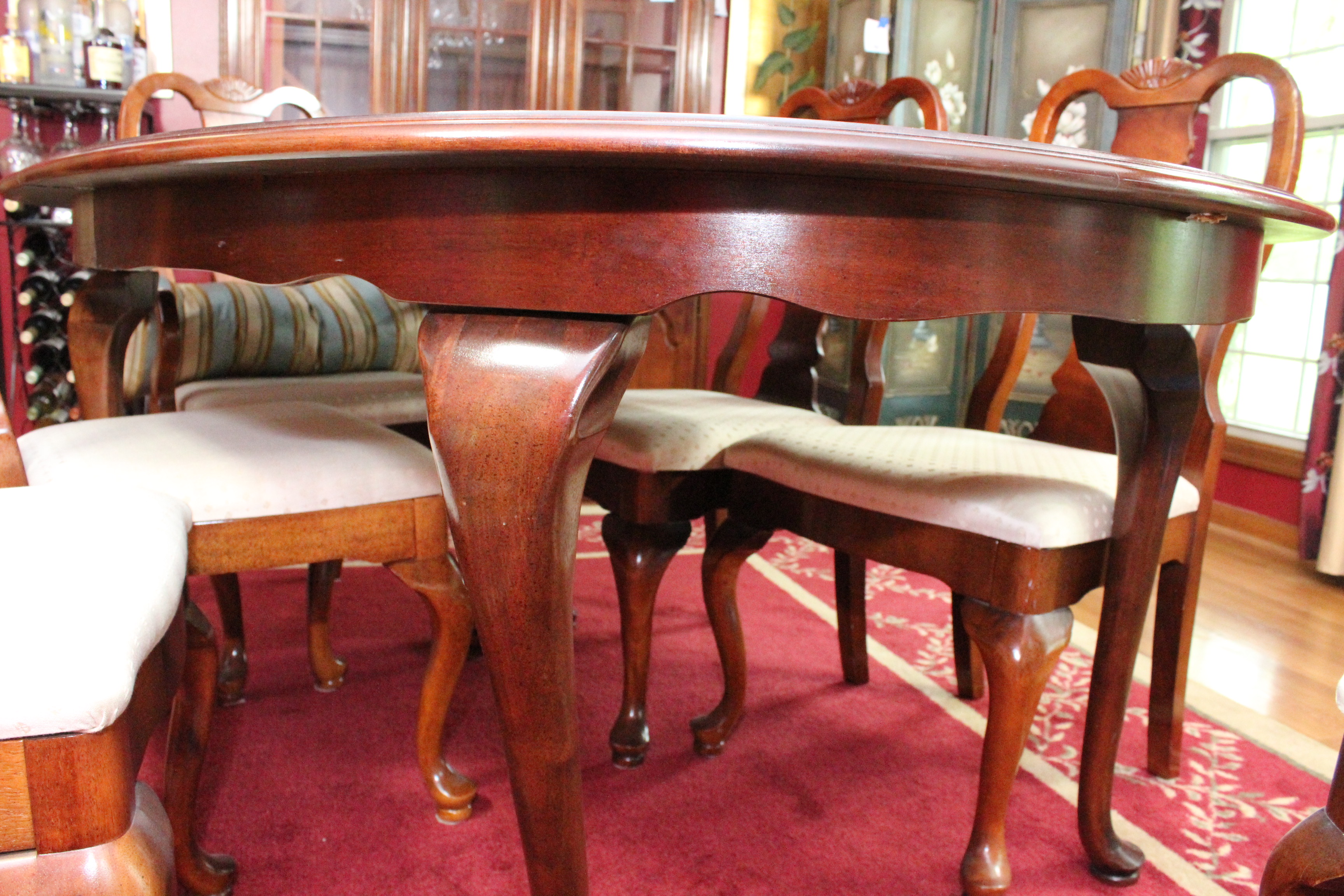 Queen Anne Style Extendable Dining Table and Chairs by Broyhill
