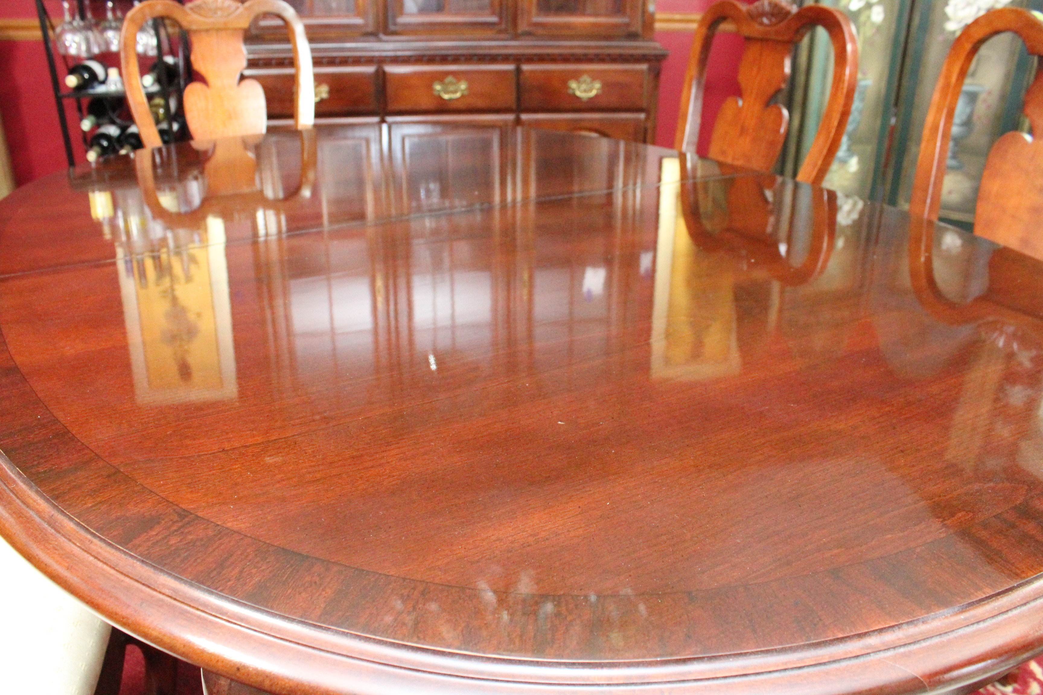 Queen Anne Style Extendable Dining Table and Chairs by Broyhill