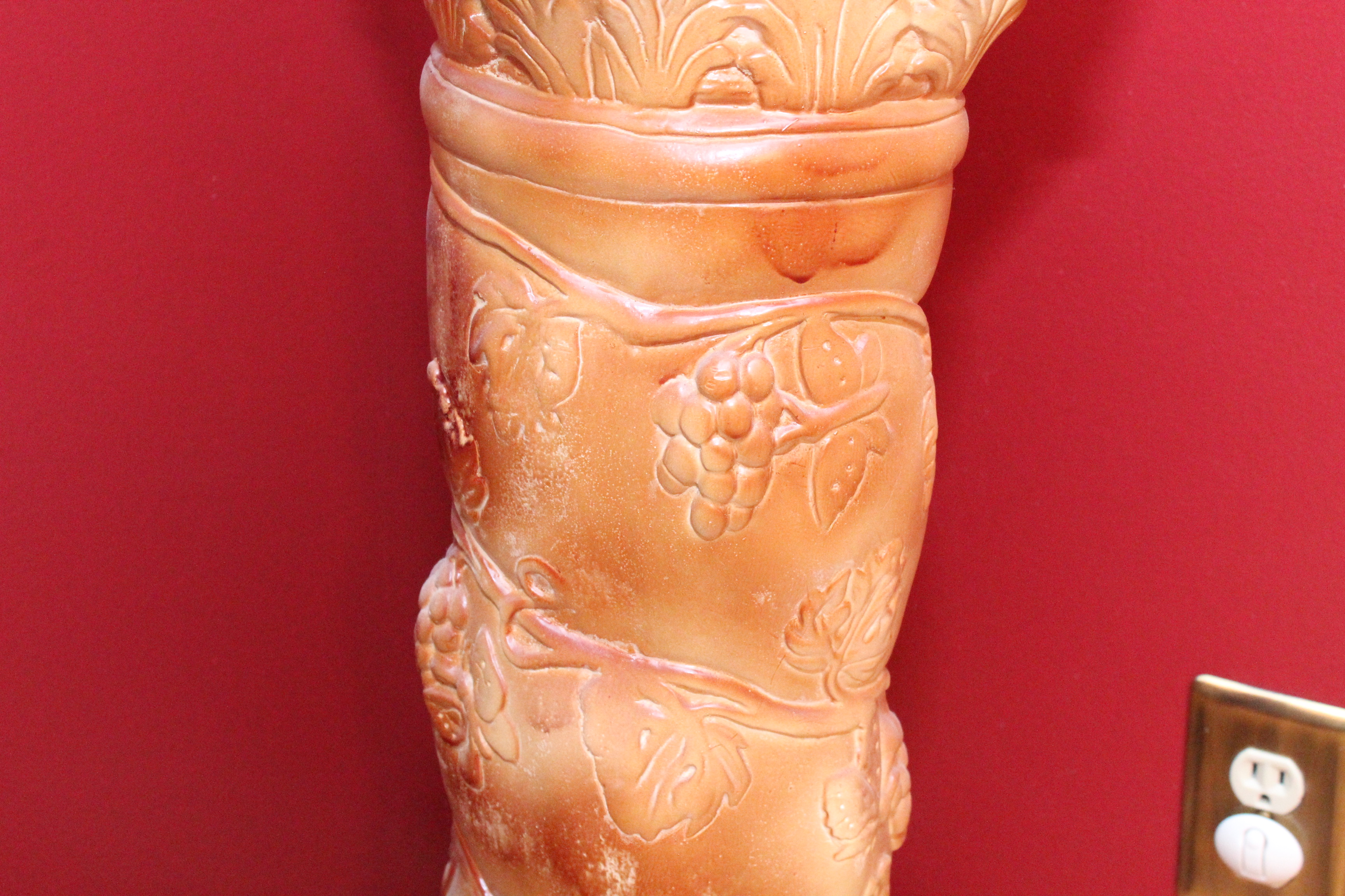 Grapevine Motif Pedestal