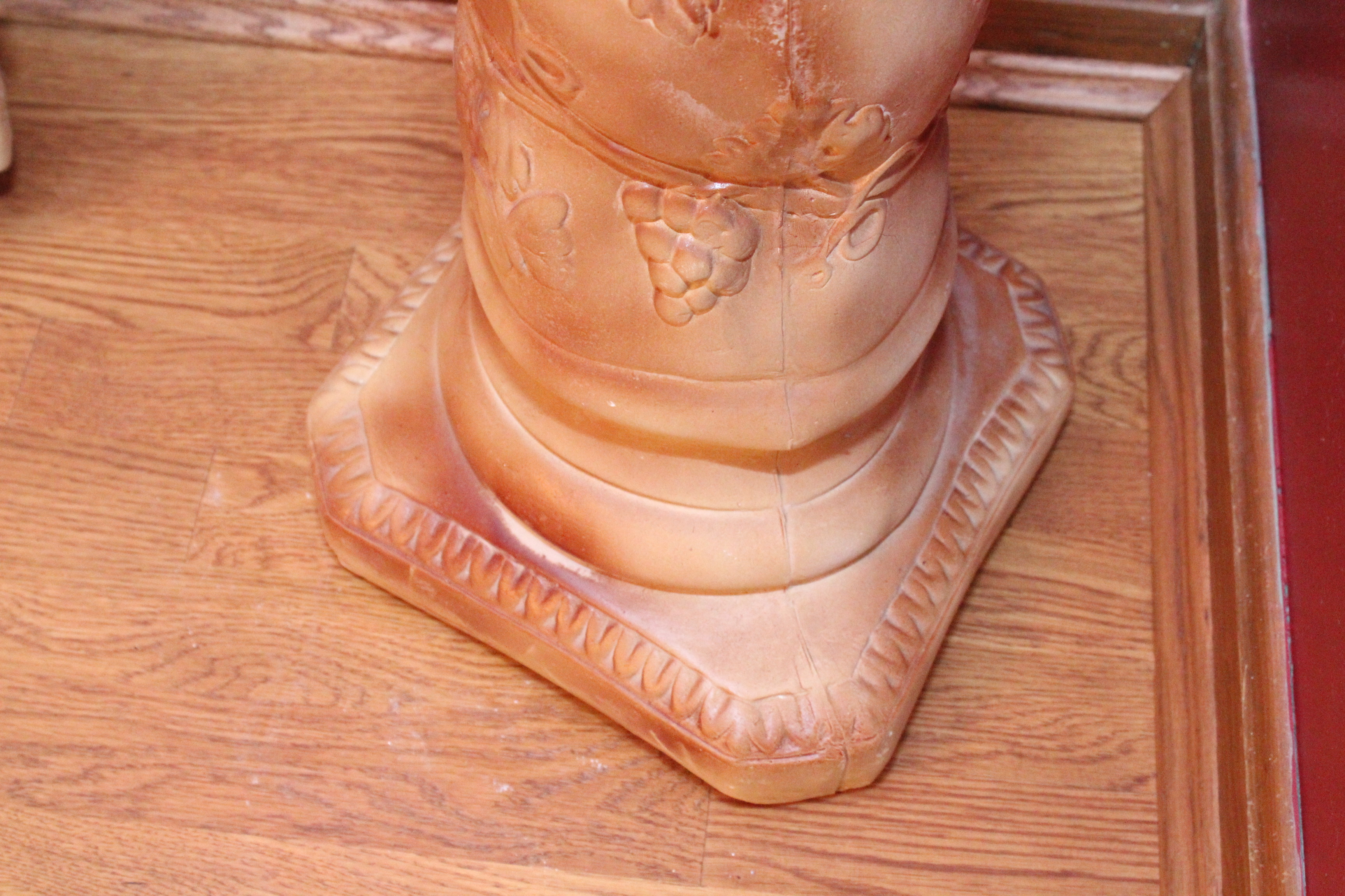 Grapevine Motif Pedestal