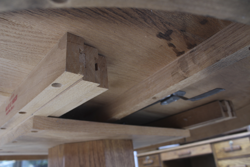 Walter of Wabash Round Oak Dining Table