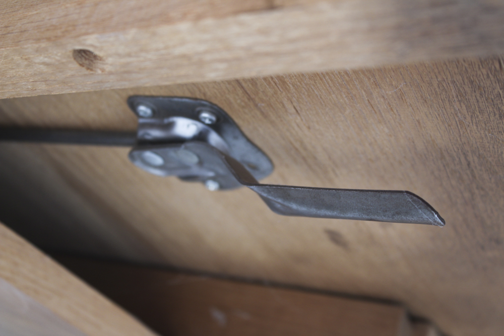 Walter of Wabash Round Oak Dining Table