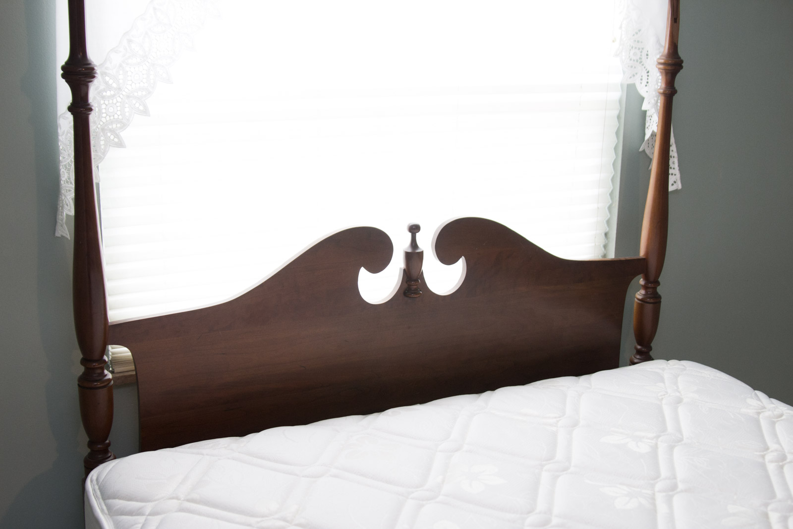 Vintage Federal Style Queen Size Cherry Four Post Bed