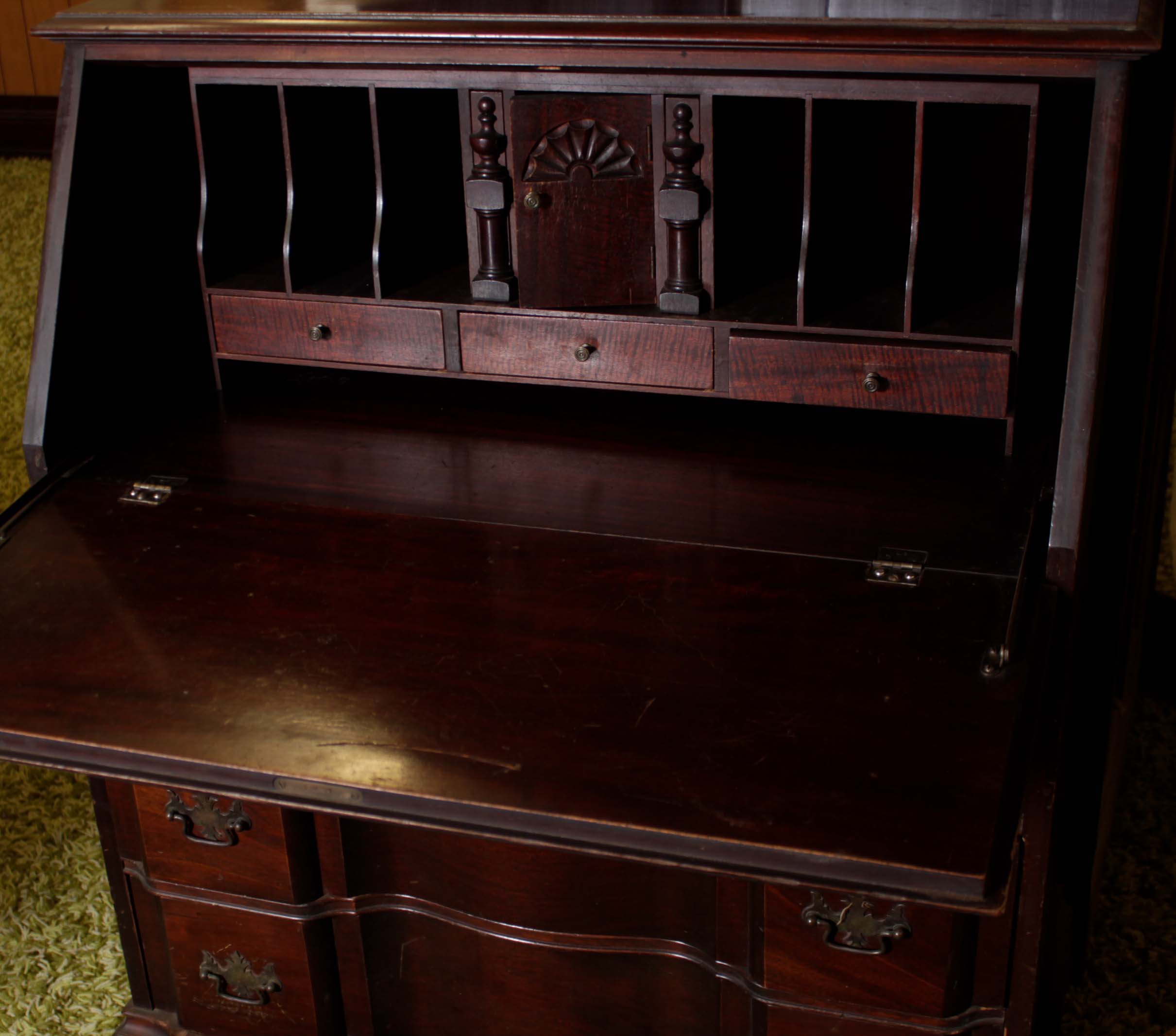 Governor Winthrop Style Block Front Desk