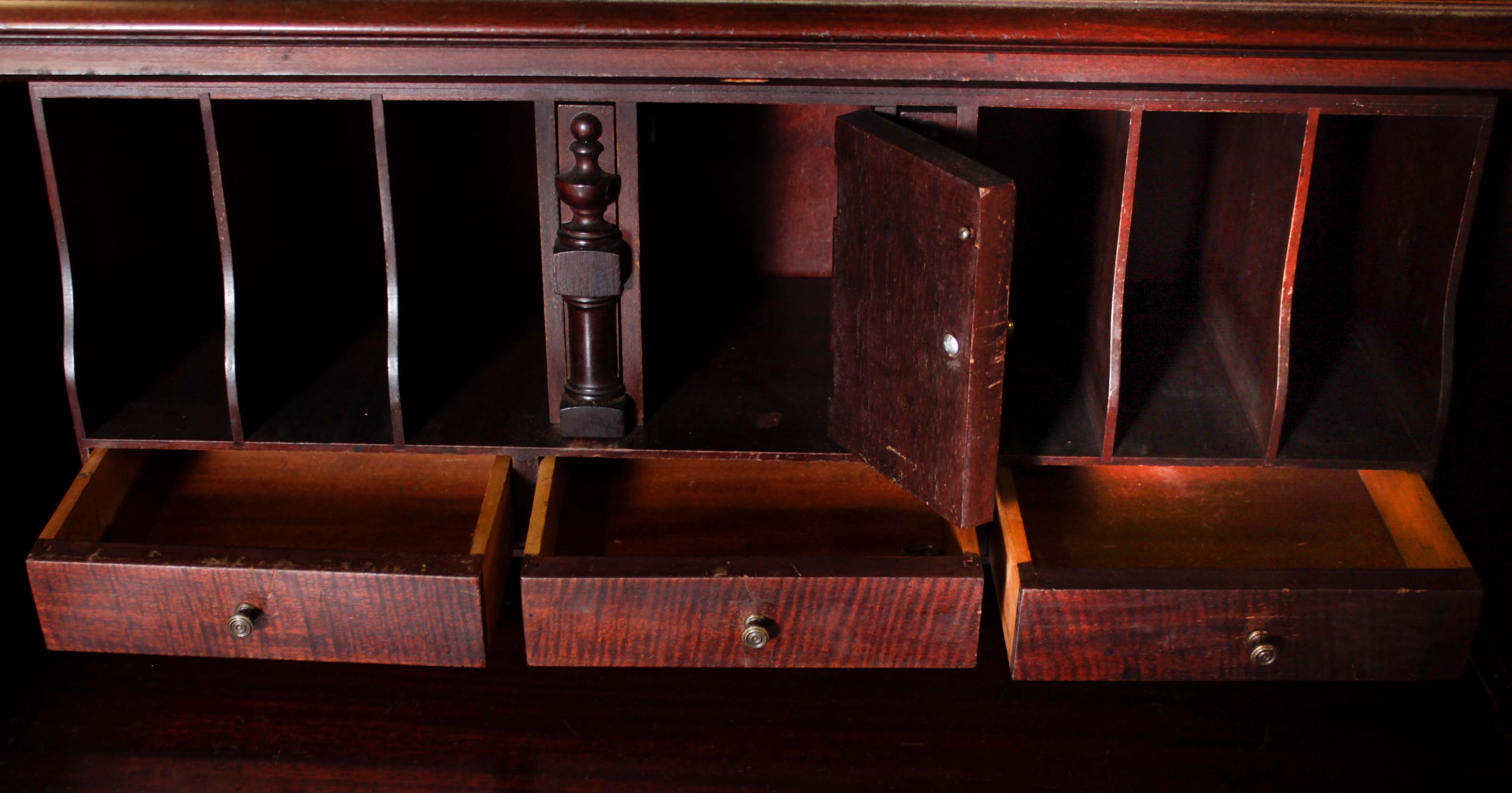 Governor Winthrop Style Block Front Desk