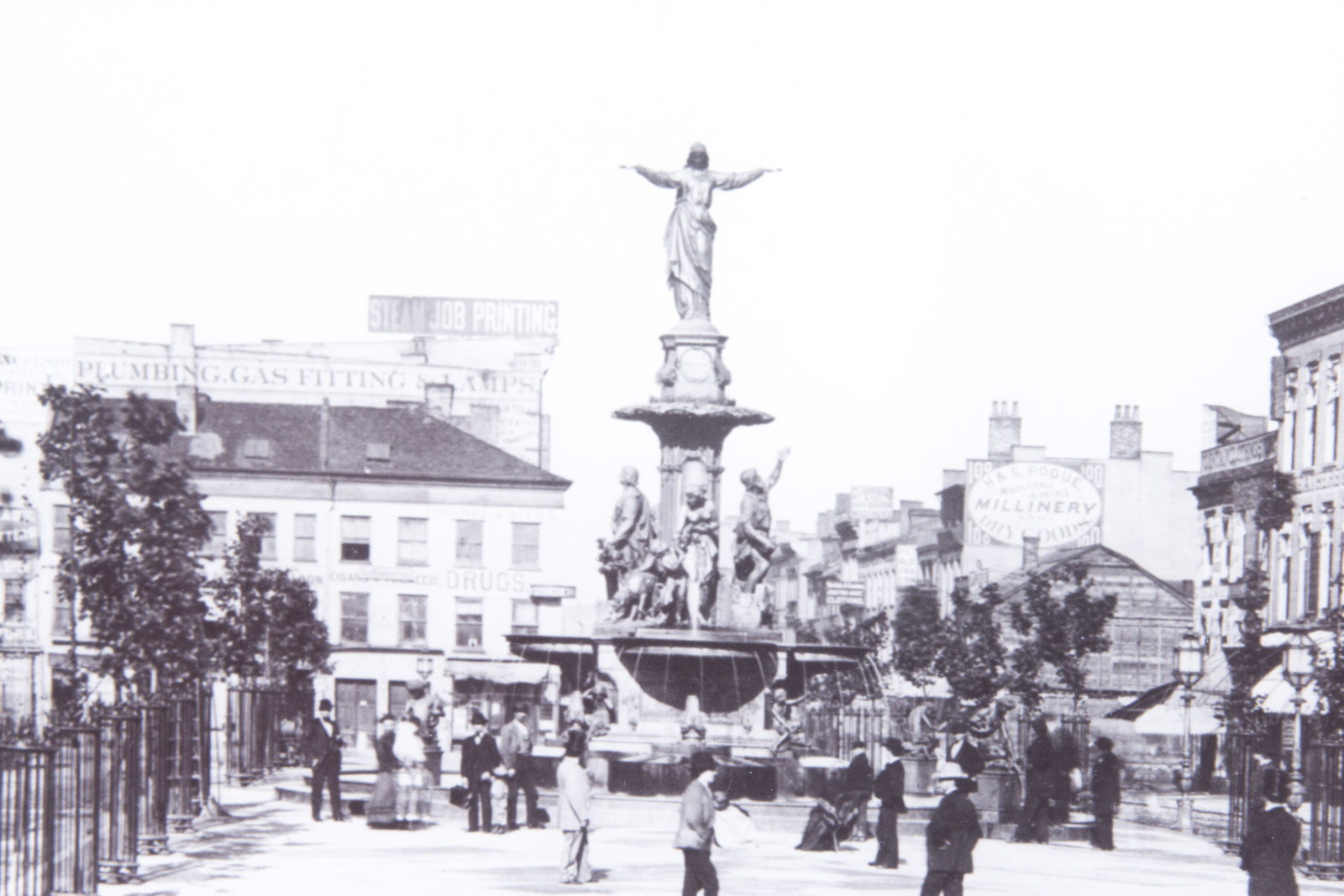 Early 1900s Photograph of Fountain Square in Cincinnati