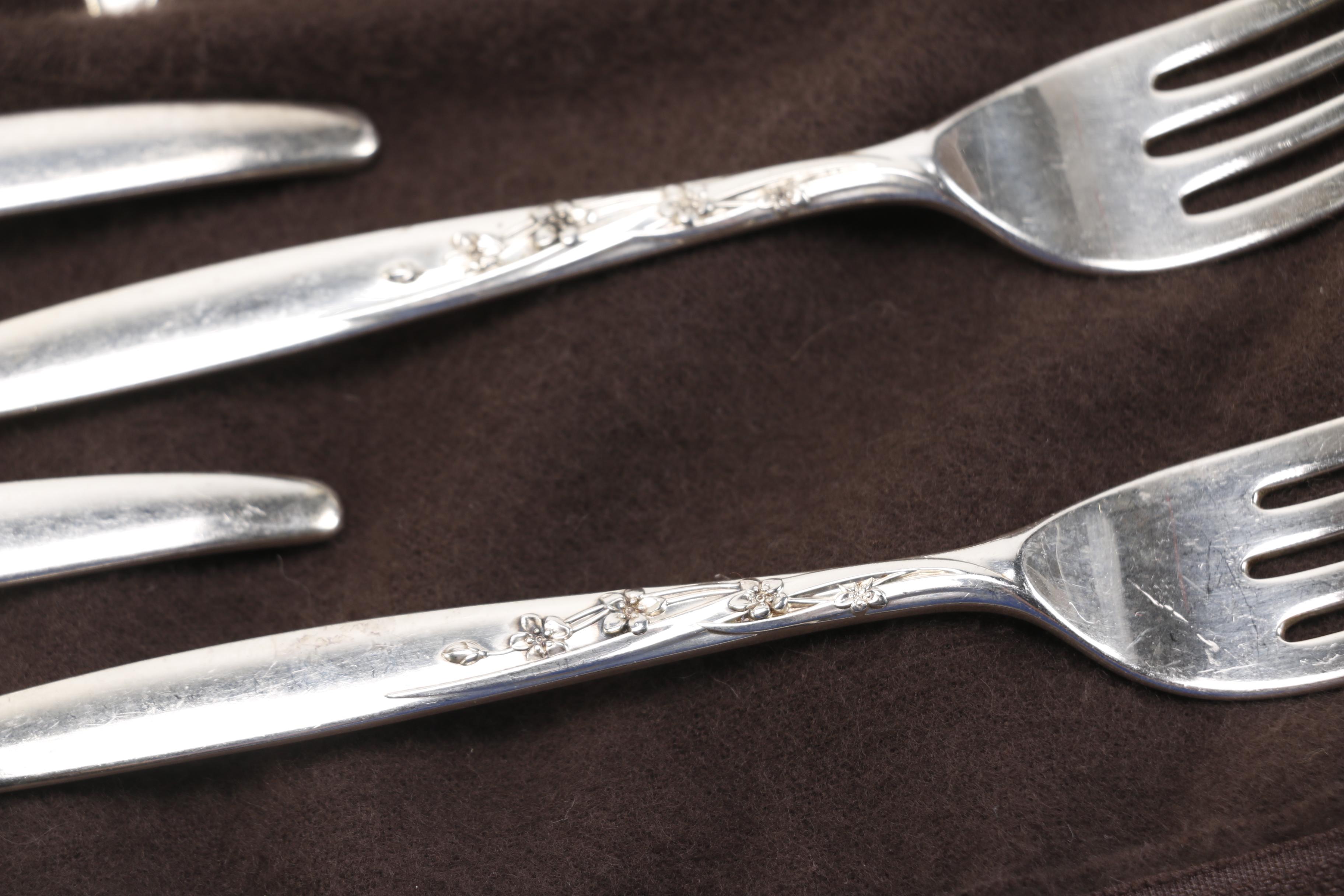 Lunt Silversmiths "Summer Song" Sterling Silver Flatware Set