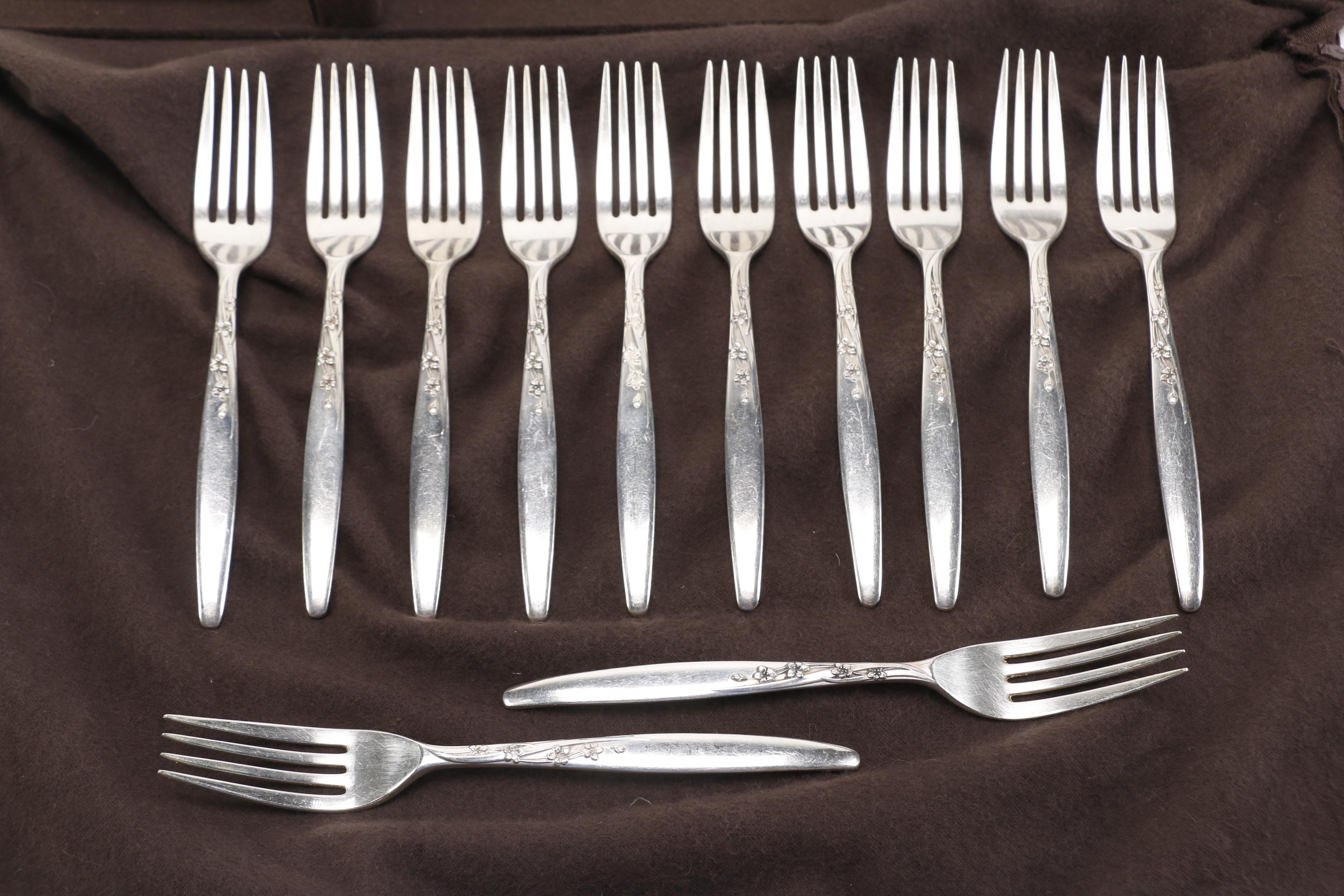 Lunt Silversmiths "Summer Song" Sterling Silver Flatware Set