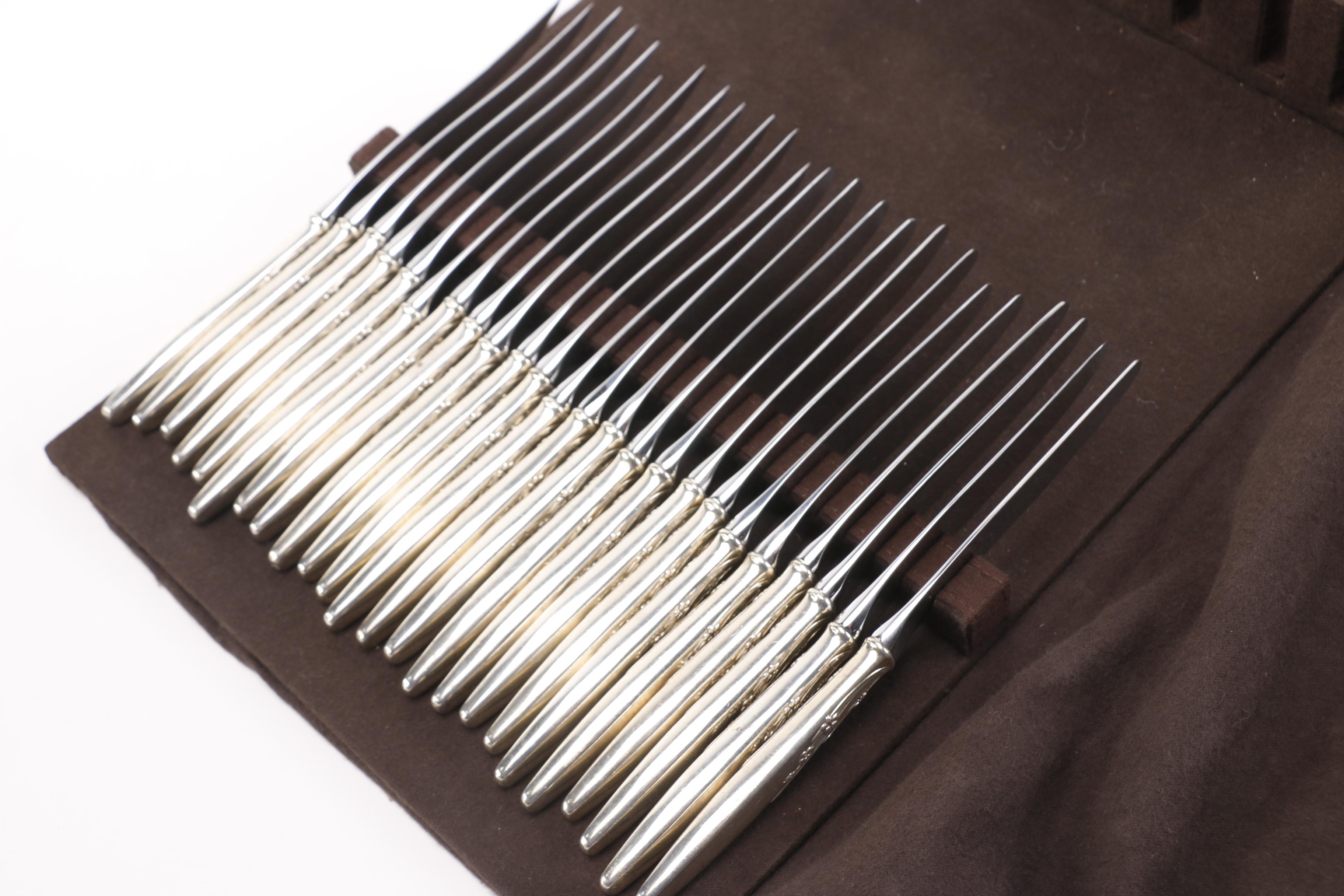 Lunt Silversmiths "Summer Song" Sterling Silver Flatware Set