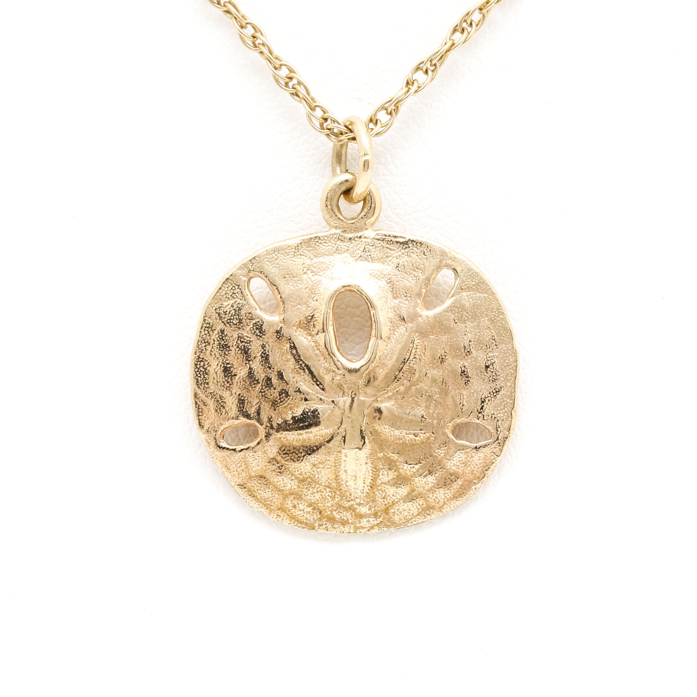 James Avery 14K Yellow Gold Sand Dollar Pendant Necklace