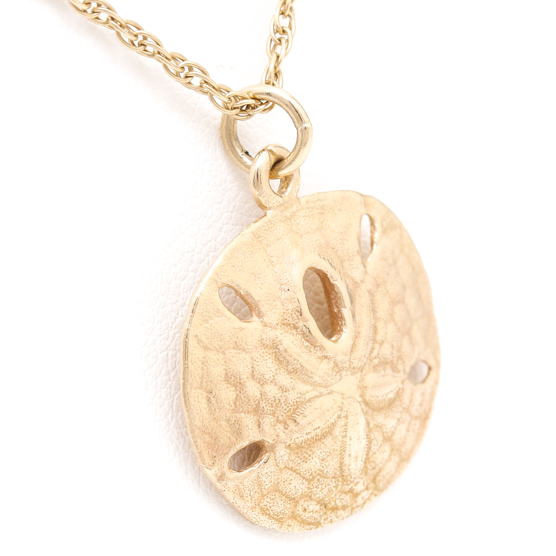 James Avery 14K Yellow Gold Sand Dollar Pendant Necklace
