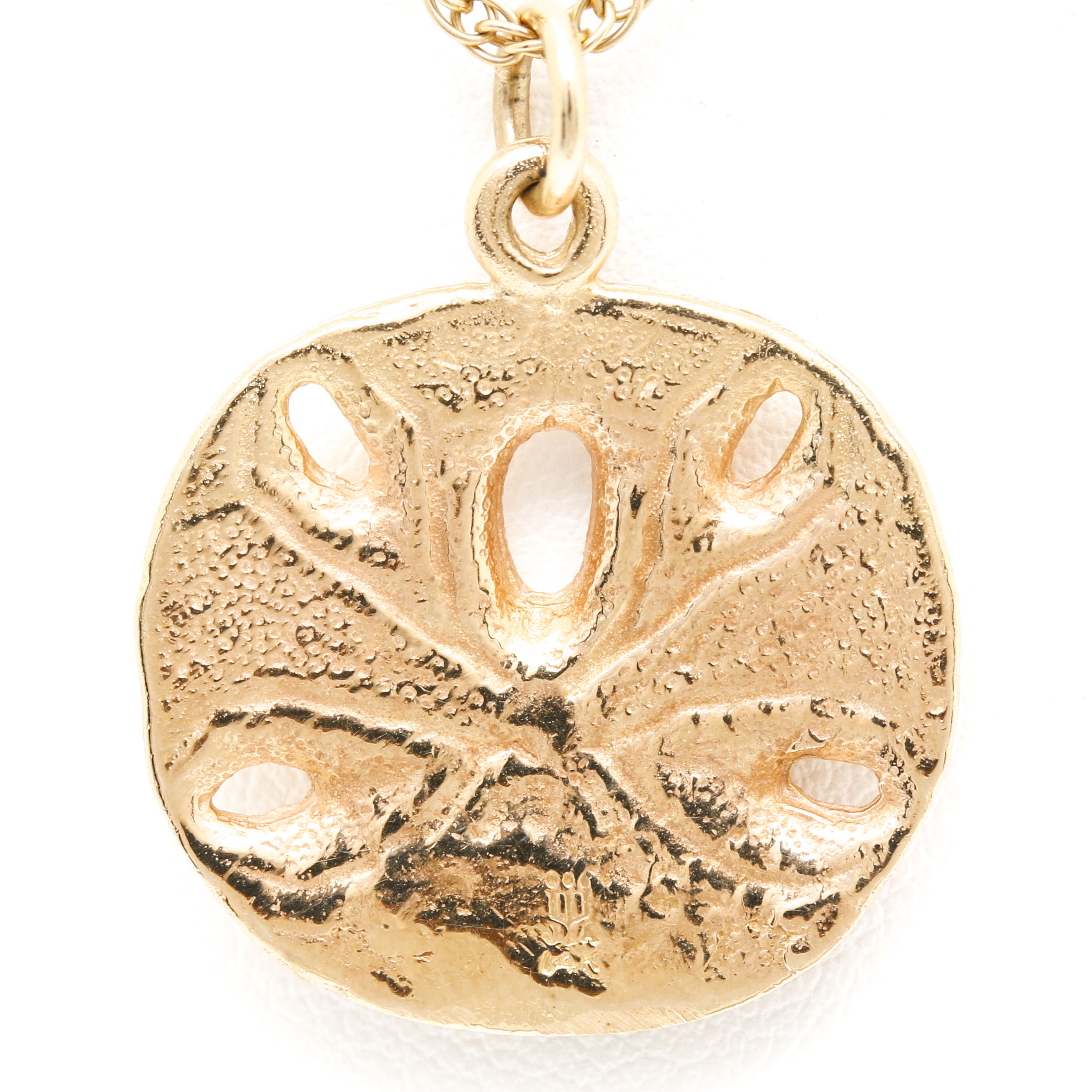 James Avery 14K Yellow Gold Sand Dollar Pendant Necklace
