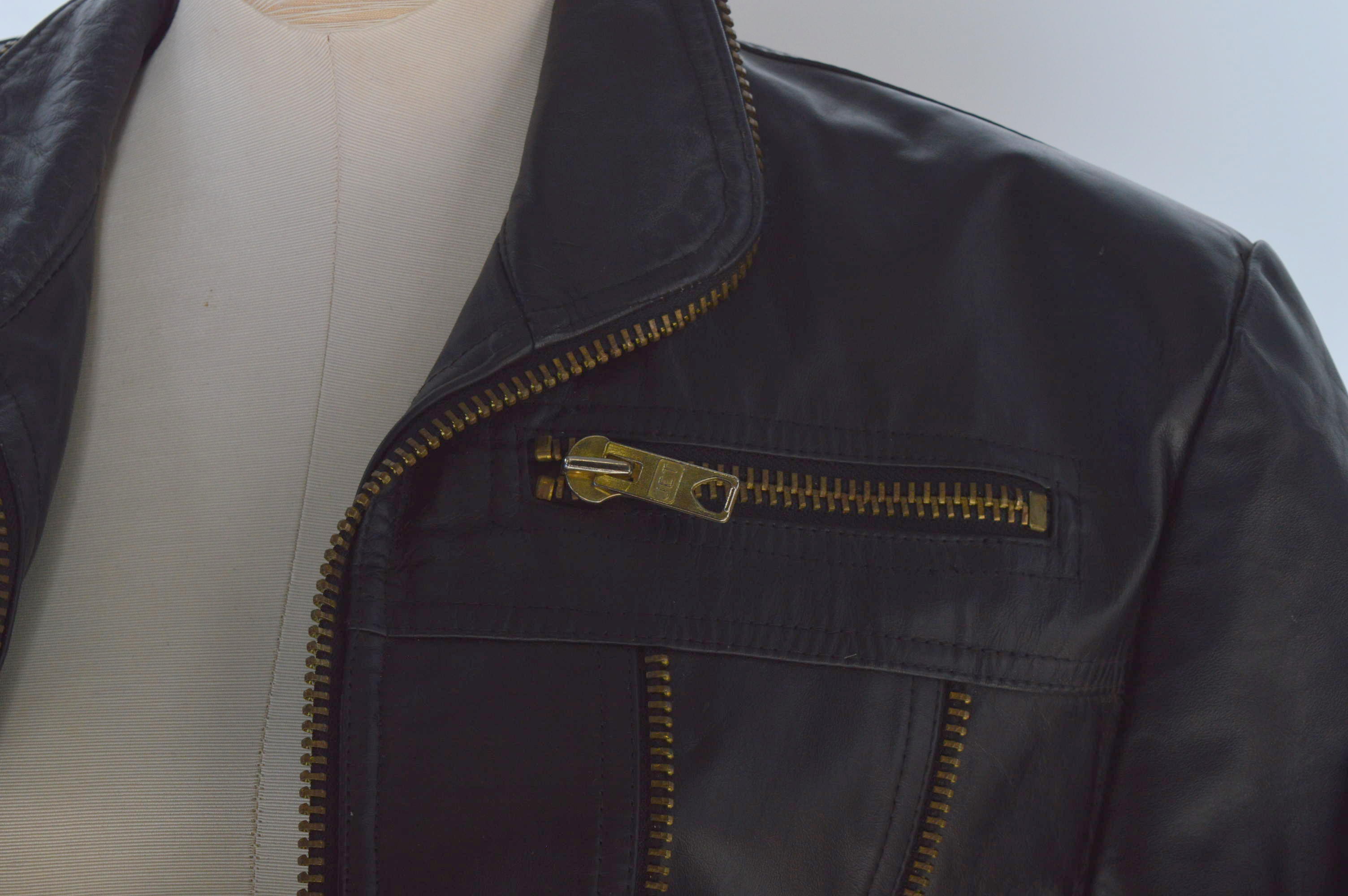 Women's Basic Biker Cropped Leather Jacket