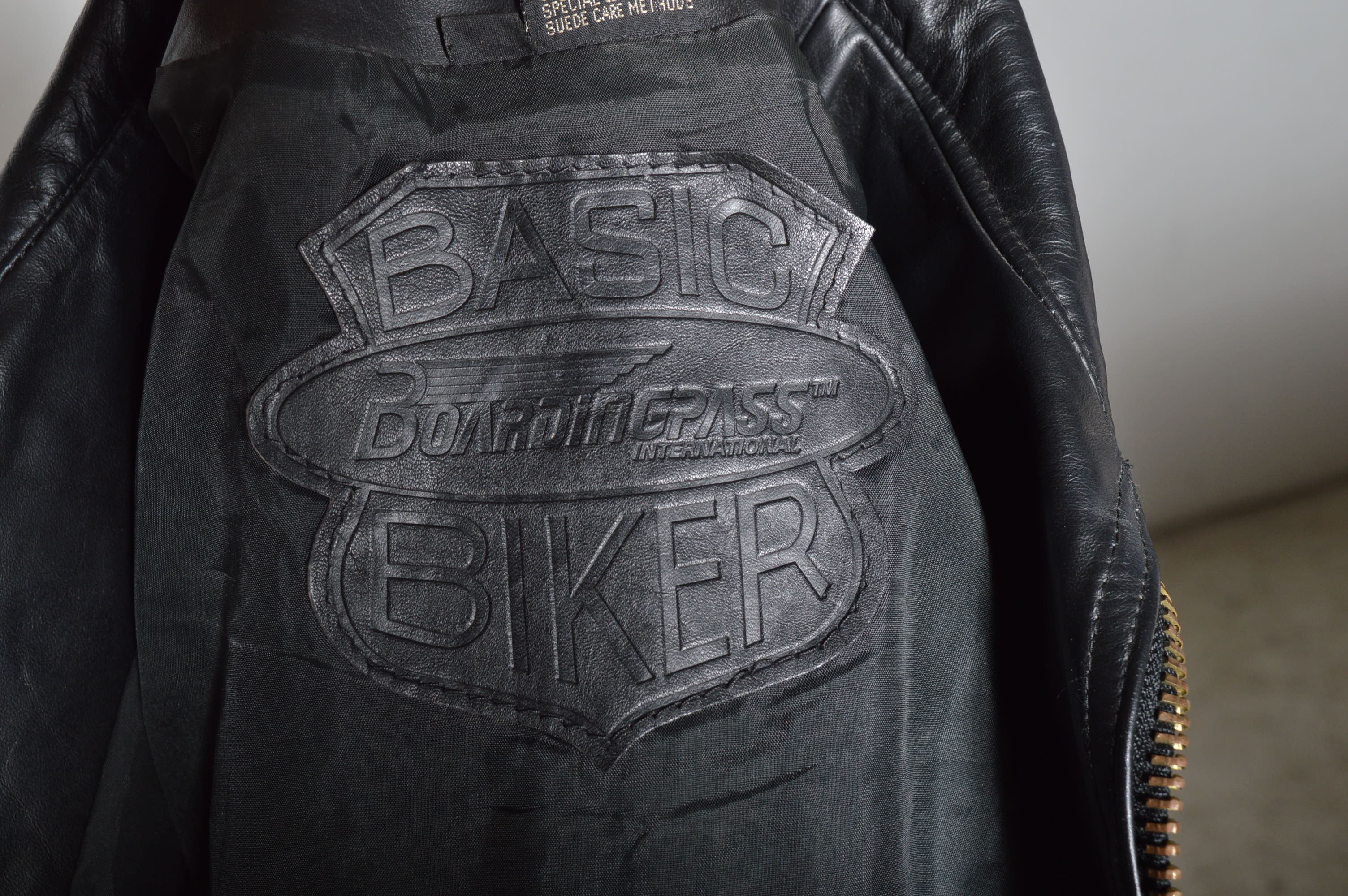 Women's Basic Biker Cropped Leather Jacket