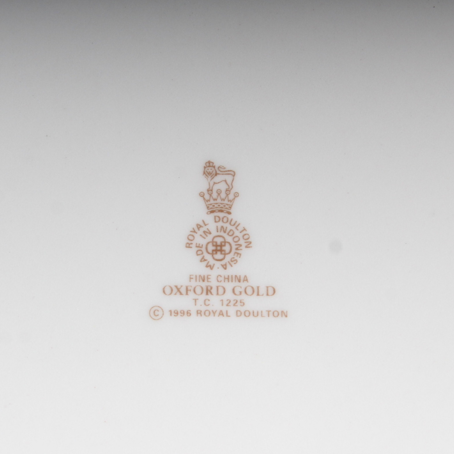 Royal Doulton Plates in "Oxford Gold"