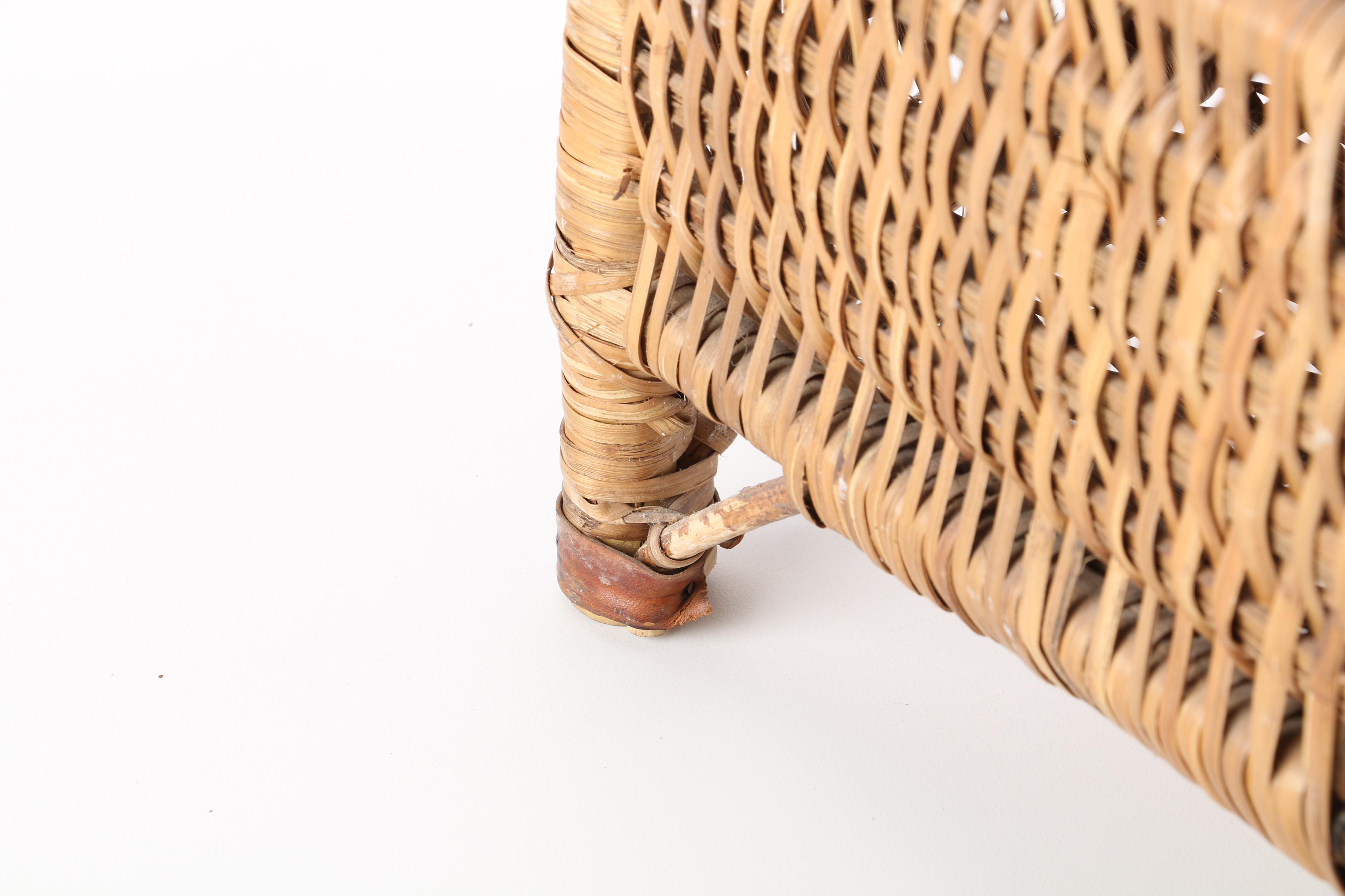 Portable Wicker Camping/Canoe Seat With Storage