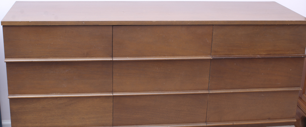 Mid-Century Chest of Drawers