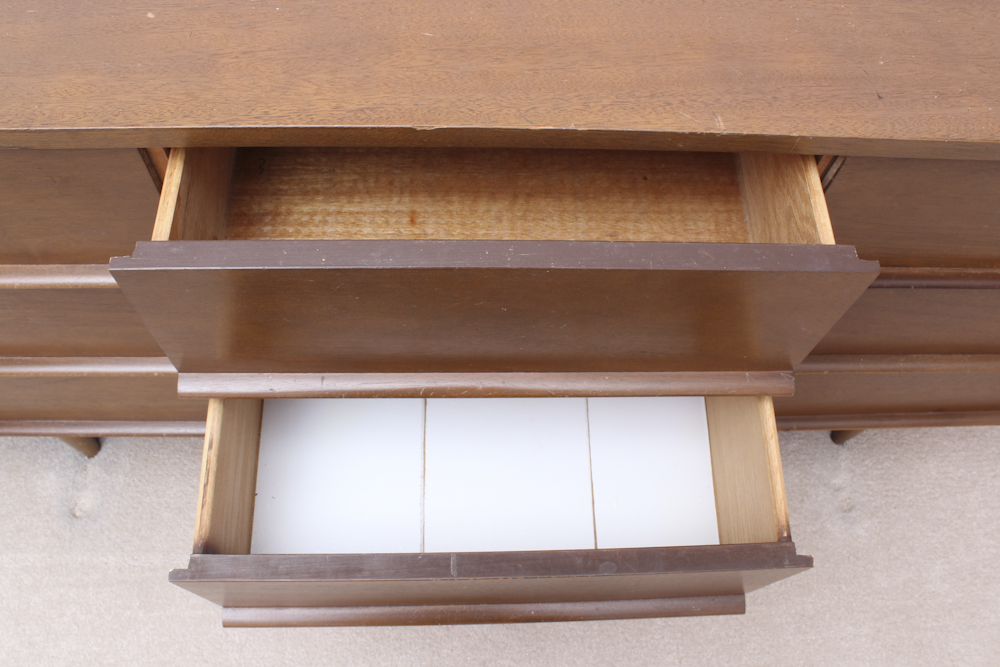 Mid-Century Chest of Drawers