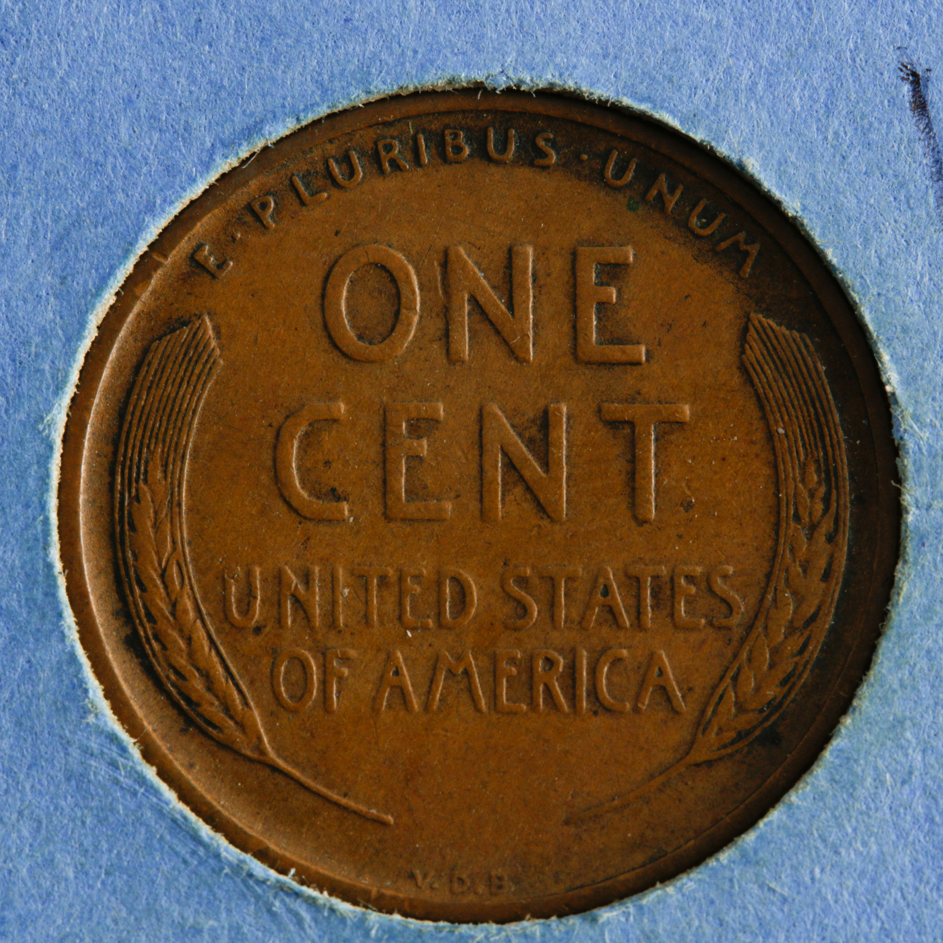 Group of 130 Lincoln Head Cents in Two Whitman Coin Folders Ranging in Age from 1909 to 1968