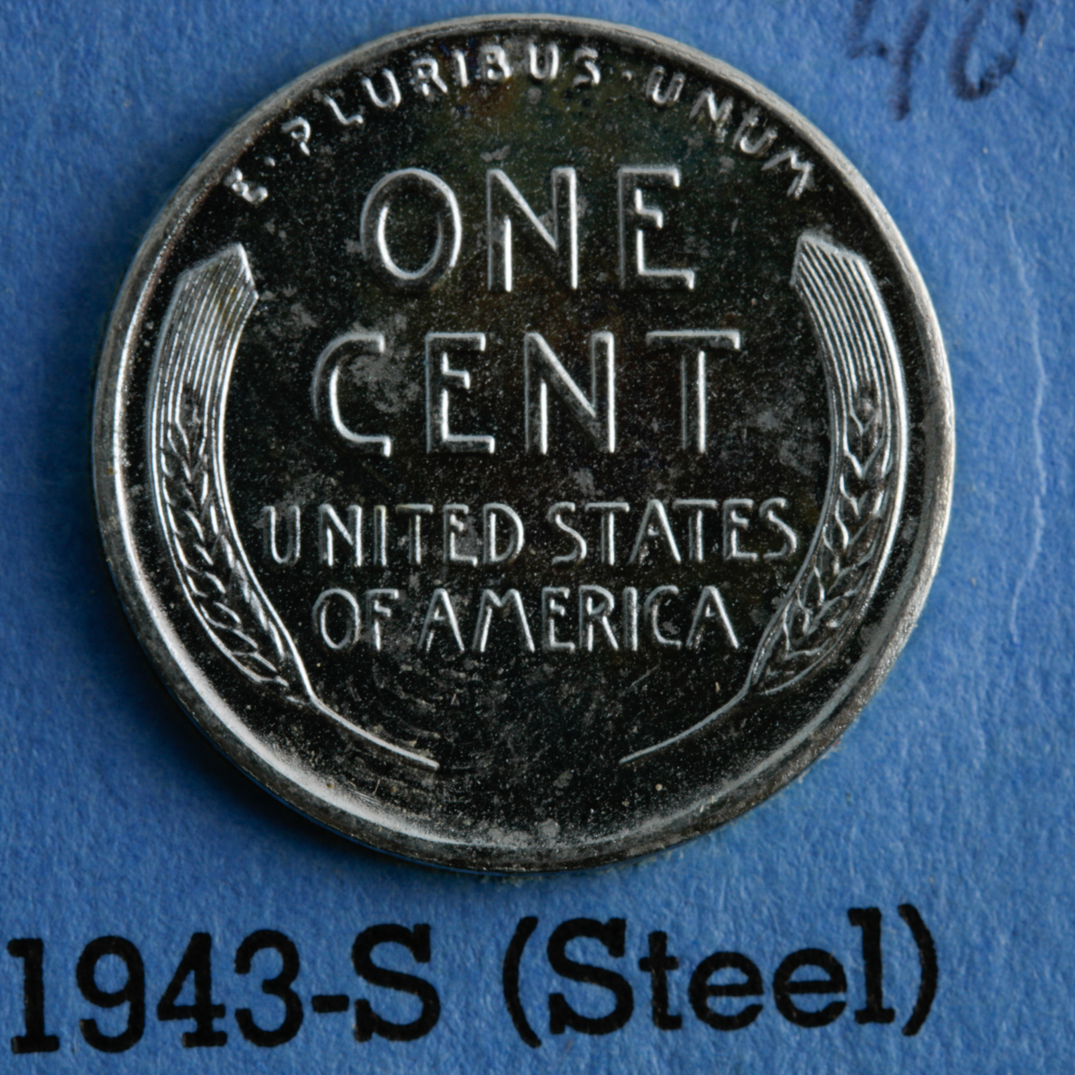 Group of 130 Lincoln Head Cents in Two Whitman Coin Folders Ranging in Age from 1909 to 1968