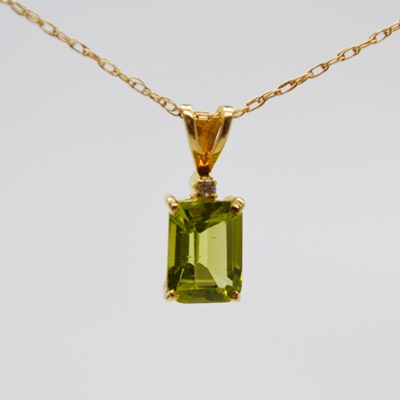14K Yellow Gold Peridot Pendant Necklace
