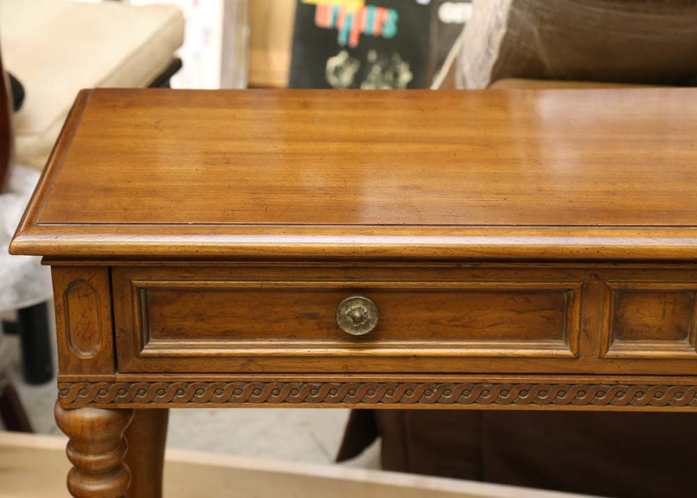 Heritage Grand Tour Foyer Table