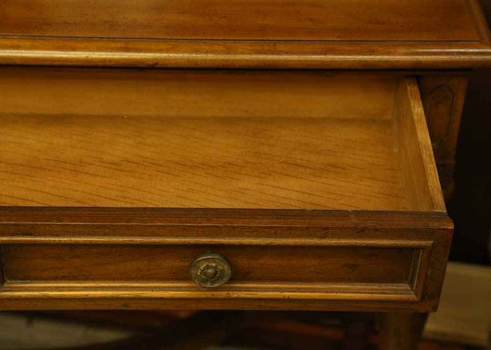 Heritage Grand Tour Foyer Table