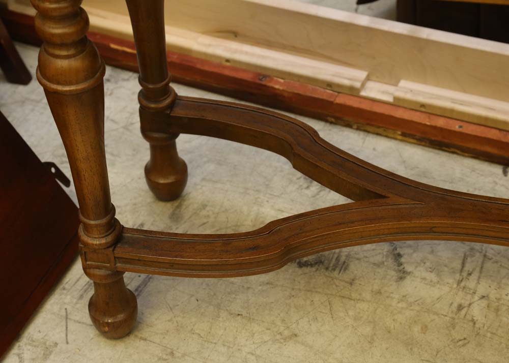 Heritage Grand Tour Foyer Table