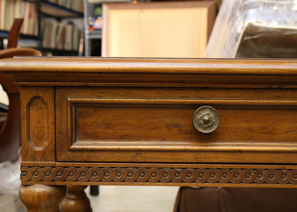 Heritage Grand Tour Foyer Table