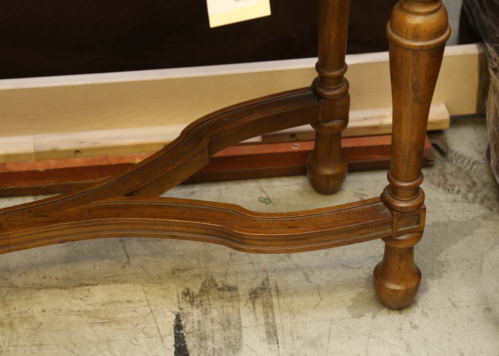 Heritage Grand Tour Foyer Table