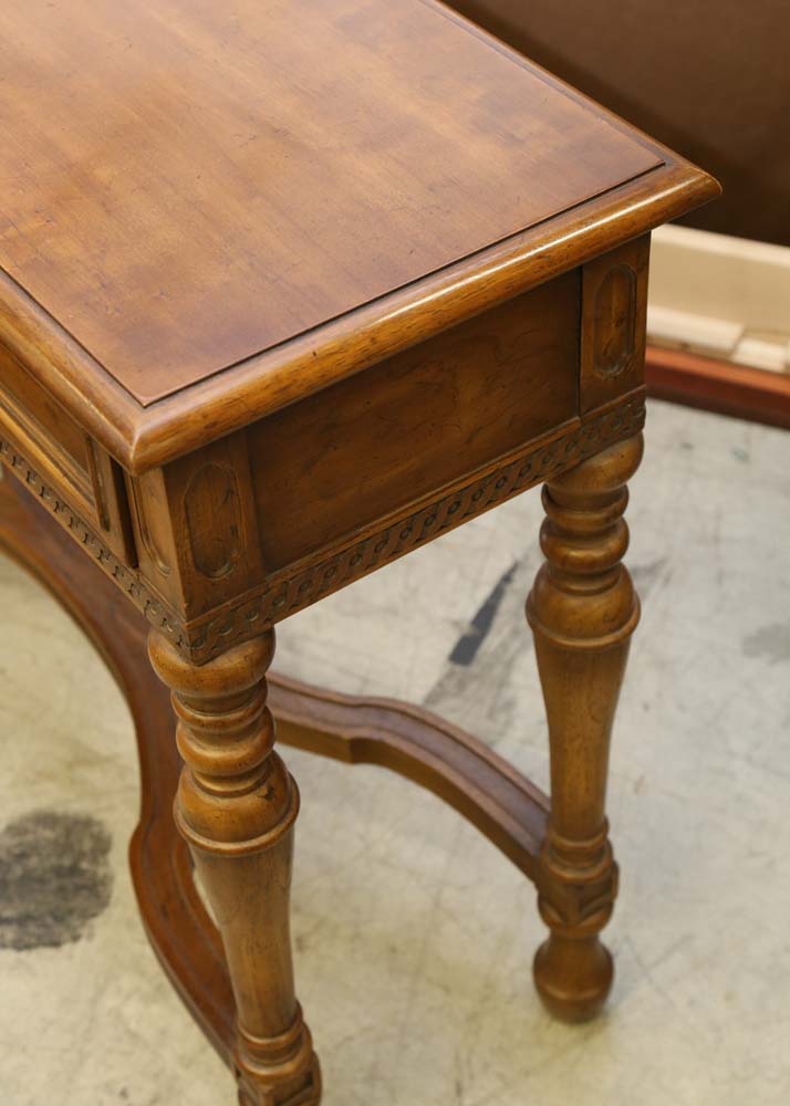 Heritage Grand Tour Foyer Table