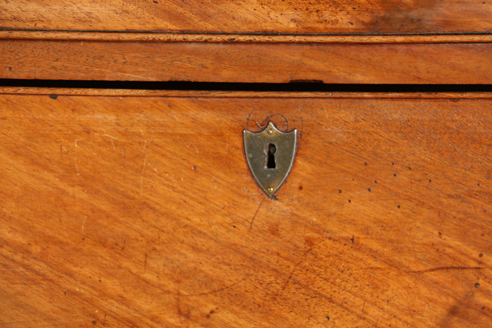 18th Century English George III Chest of Drawers in Mahogany