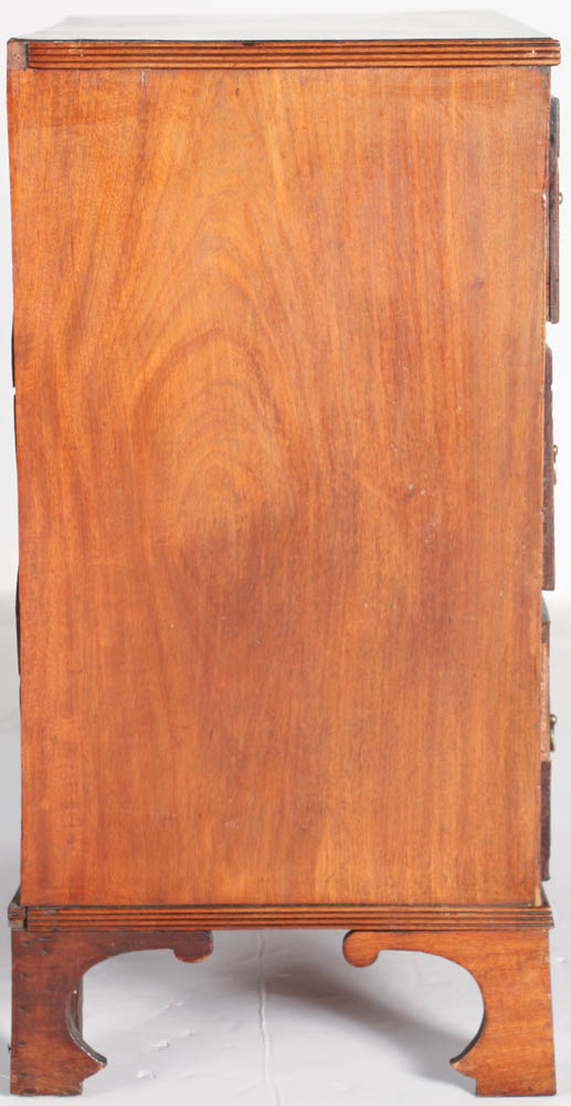 18th Century English George III Chest of Drawers in Mahogany