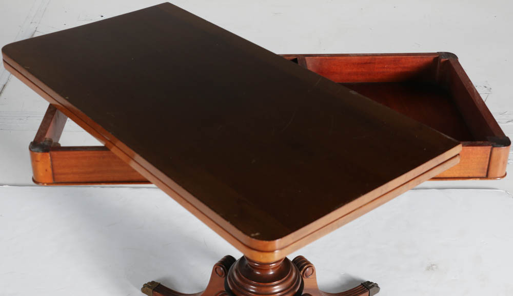 Early 20th Century Mahogany Pedestal Game Table
